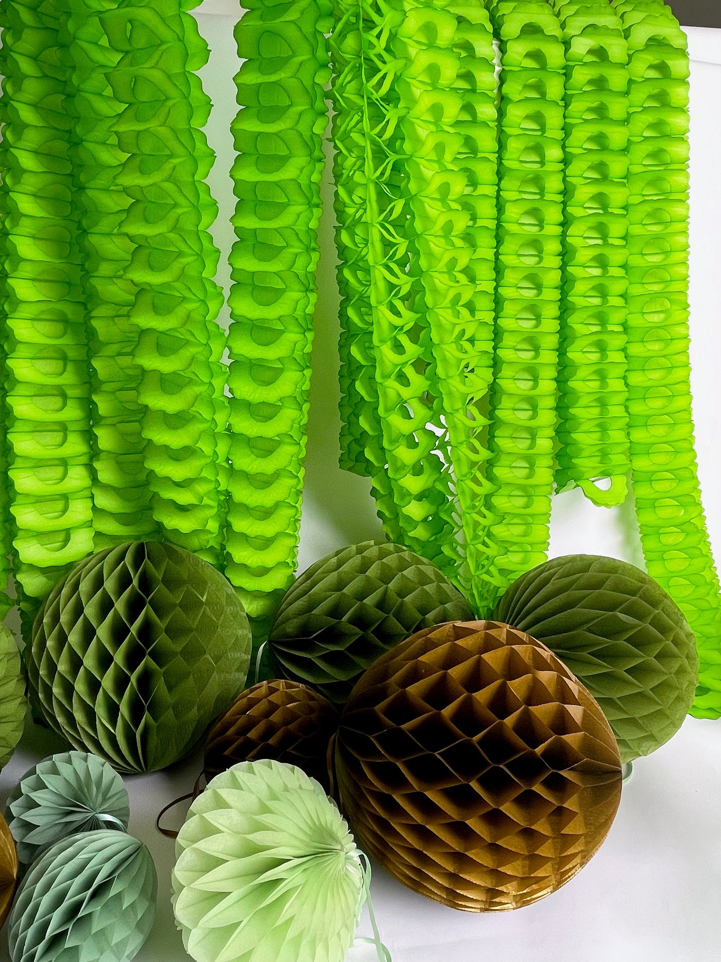 Citrus Green Classic tissue Paper honeycomb Garland 360cm/11.8ft wedding, birthday, baby shower decor Reusable Party Streamers