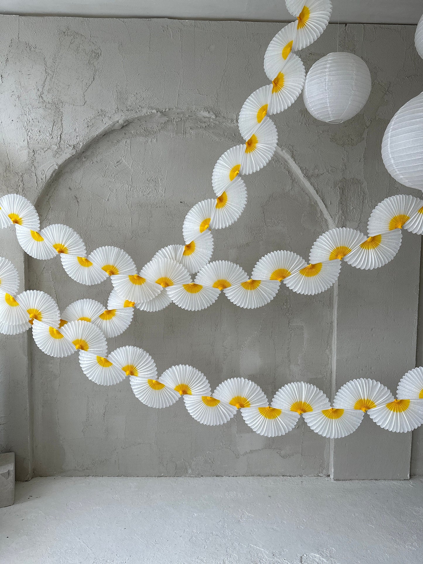 Daisy flowers paper party garland, 360cm, daisies birthday decorations, wedding bunting, bridal shower banner, boho party hanging, ceiling