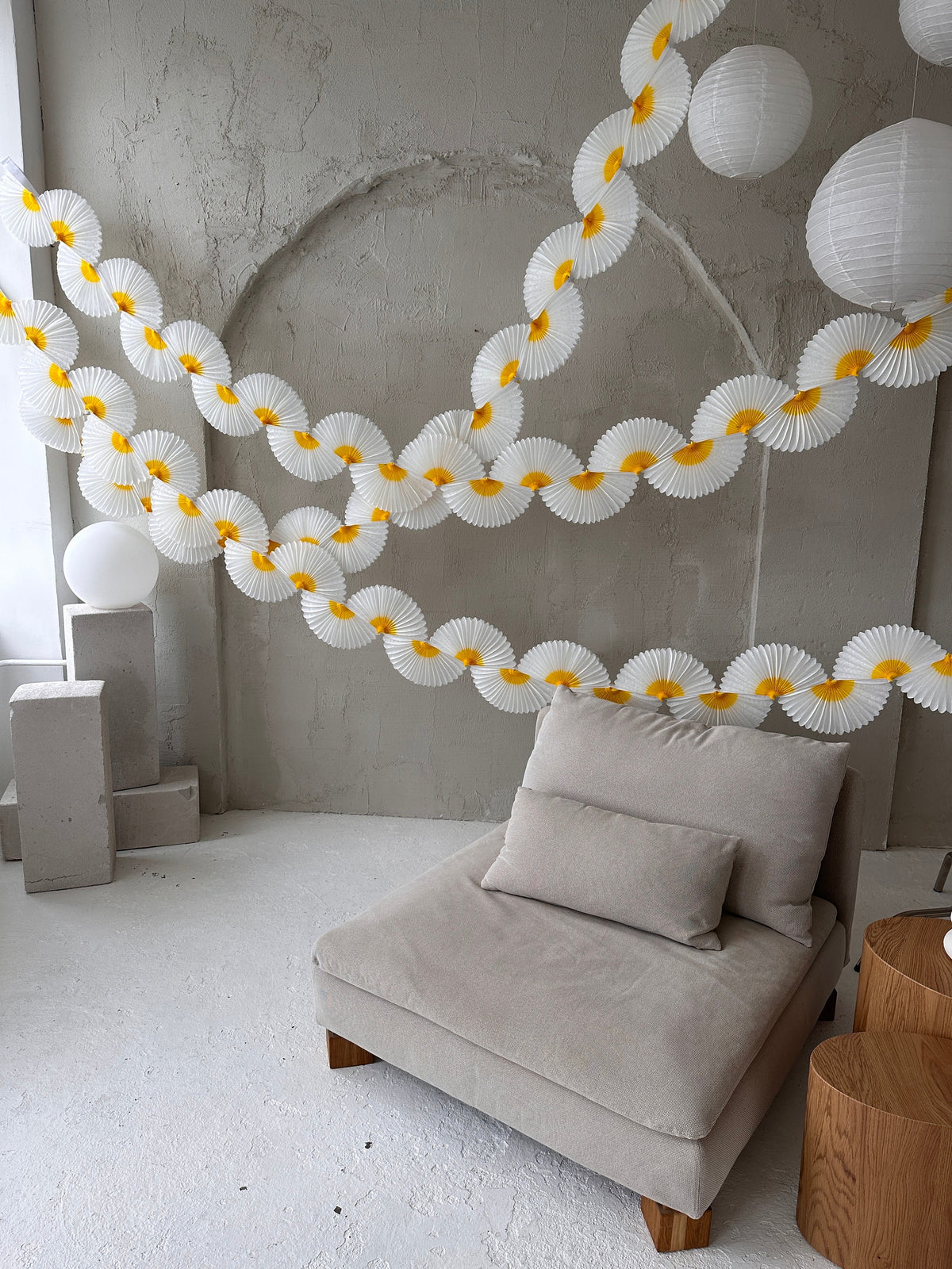 Paper Daisy Garland, Boho Groovy Party Backdrop, Hippie Birthday Decor, Spring Baby Shower