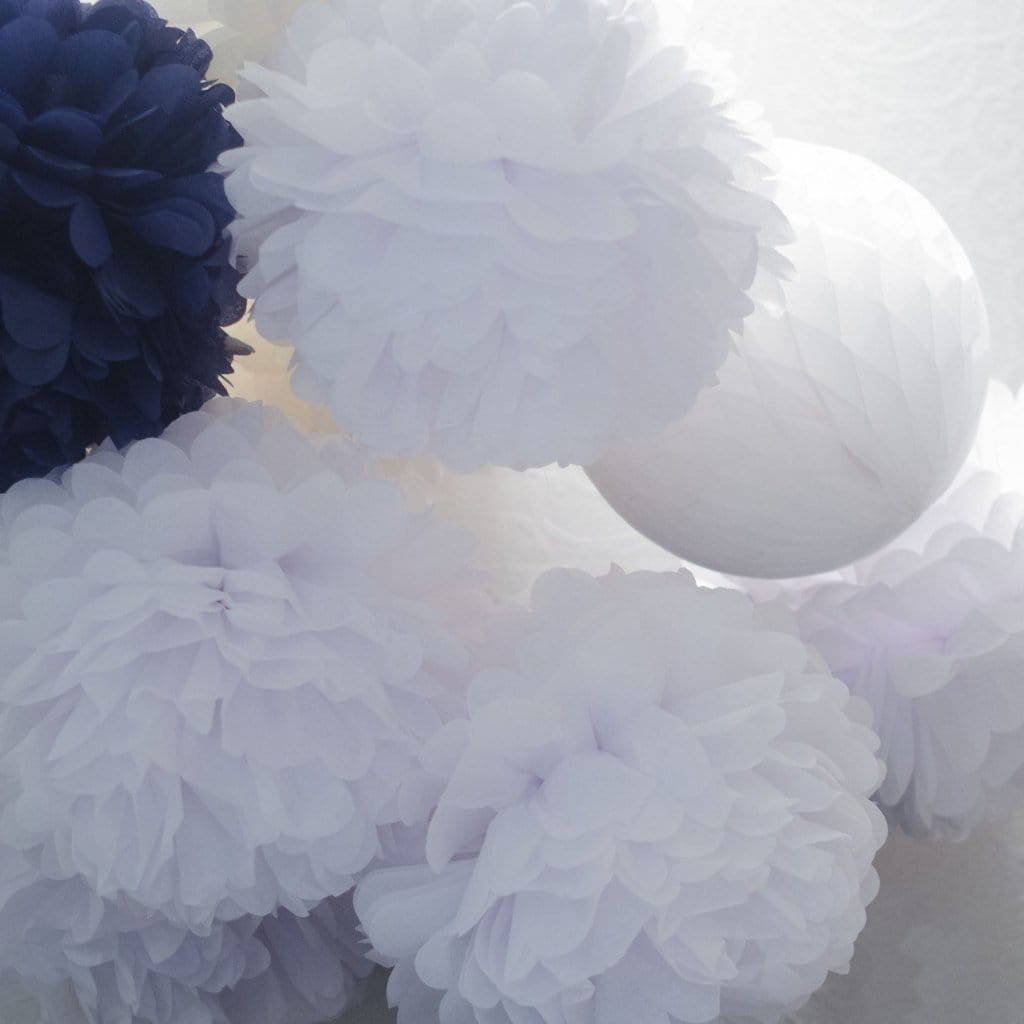White tissue paper pom pom - Decopompoms