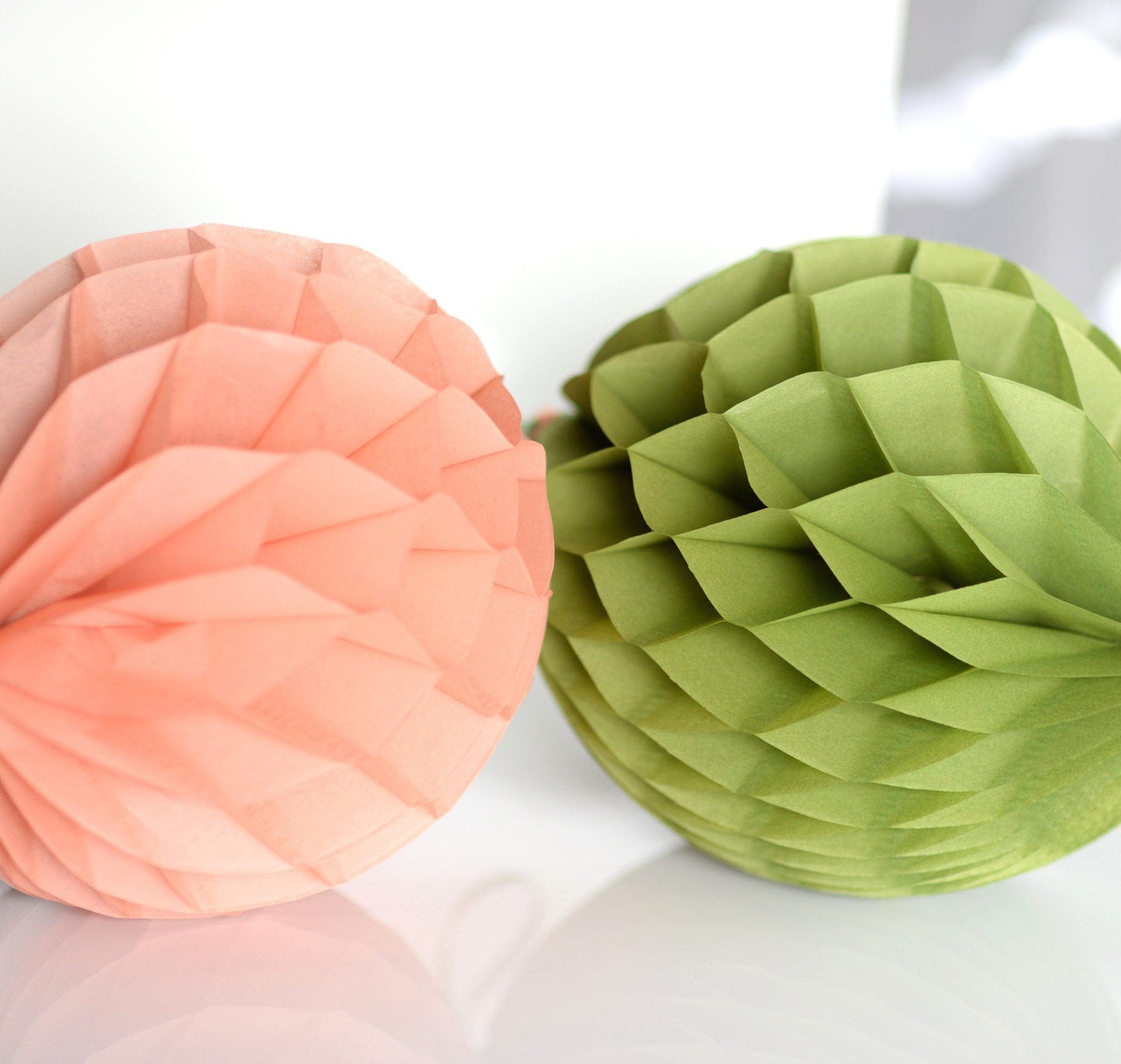 Aloe paper honeycomb - hanging party decorations - Decopompoms