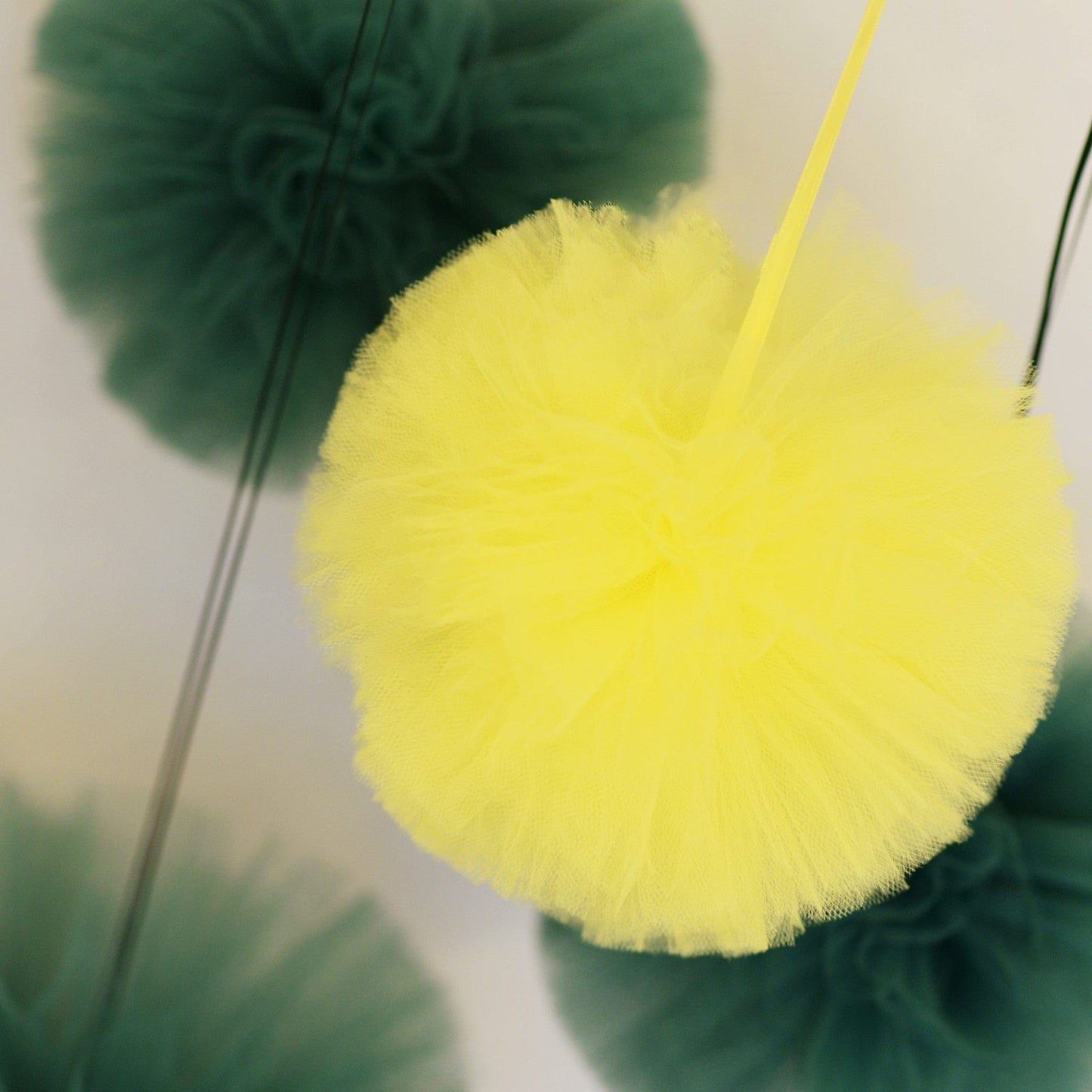 Dark green tulle pom pom - Decopompoms