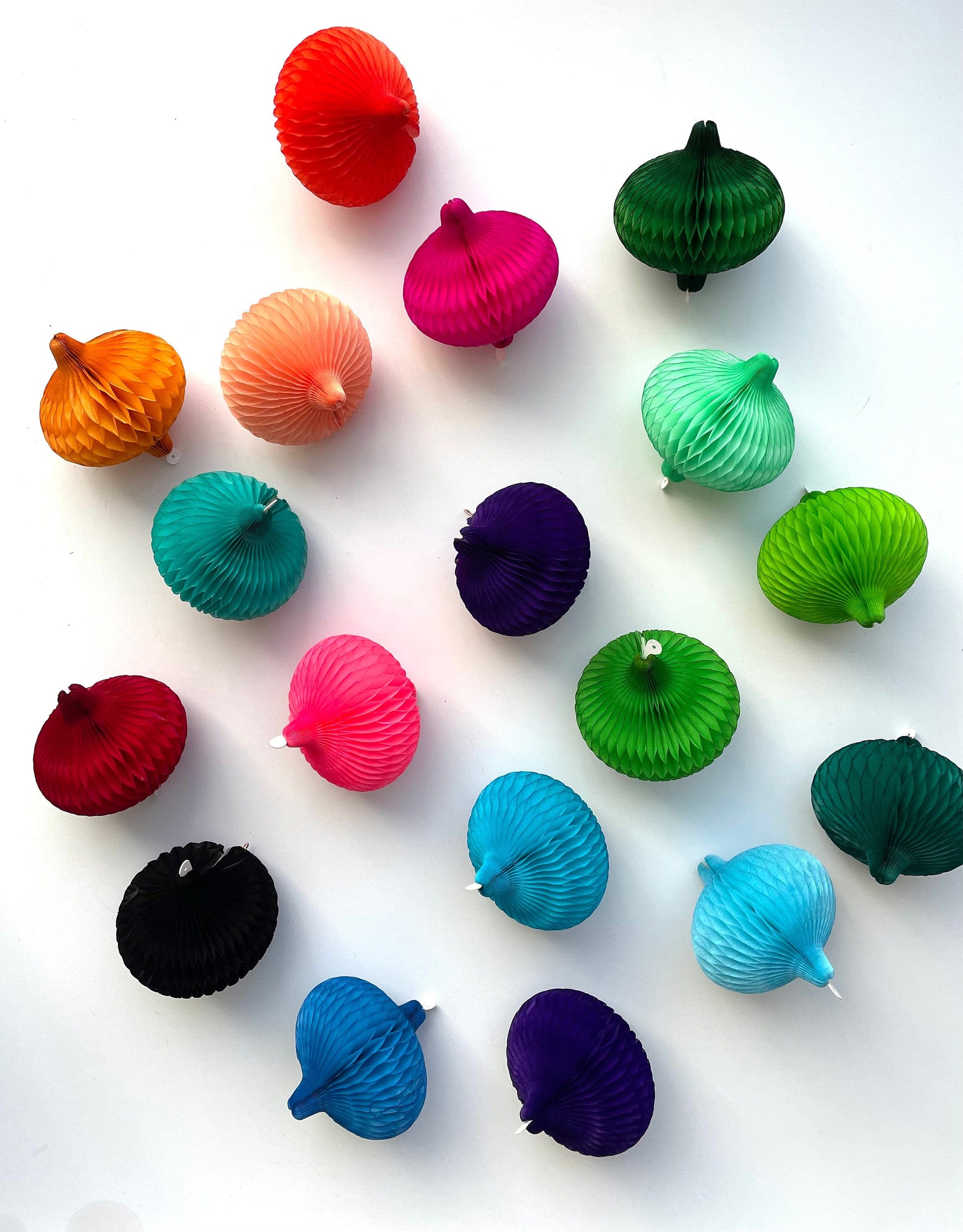 Mini honeycomb paper baubles - Christmas decorations - 5 baubles set - Black