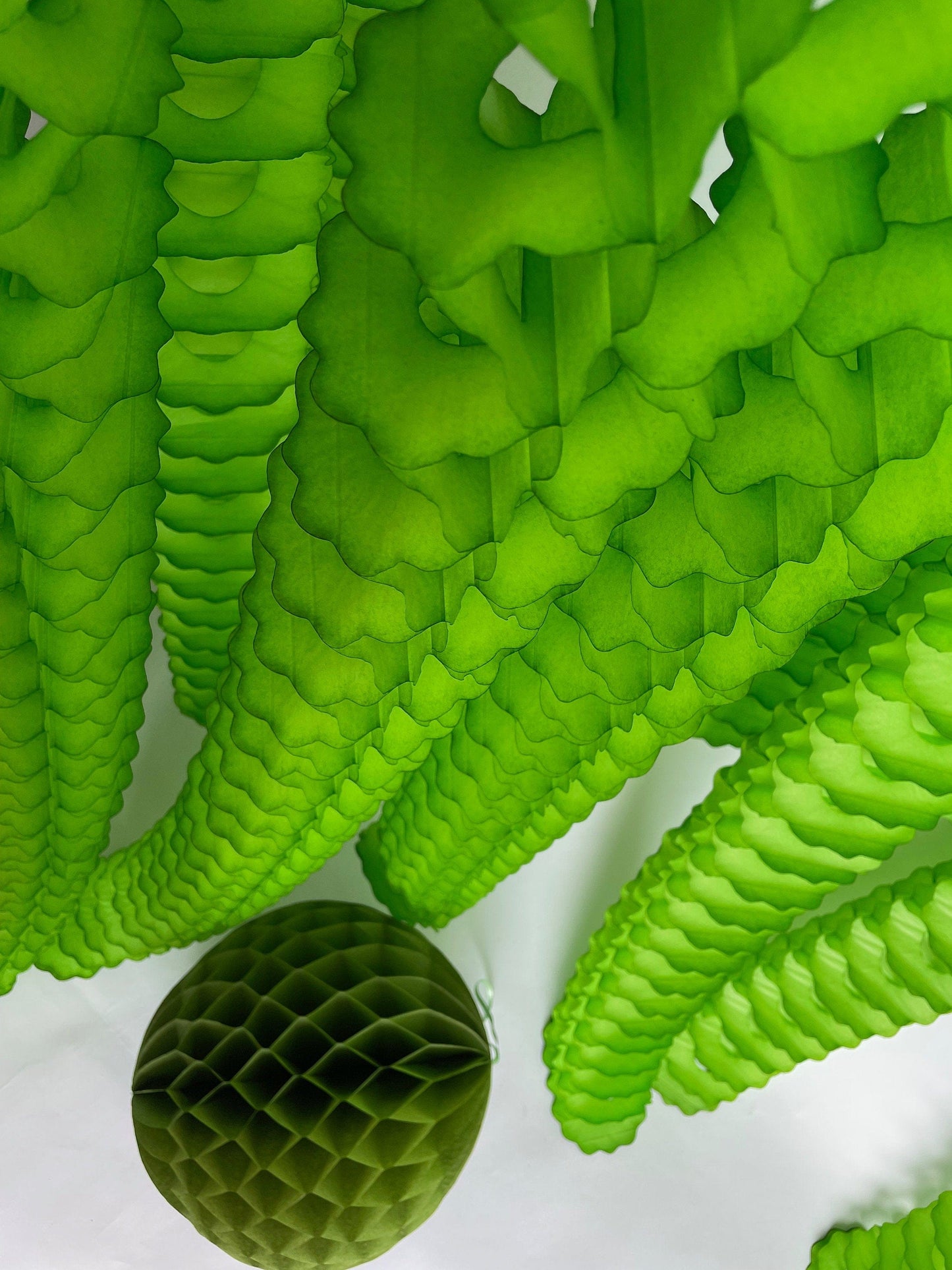 Classic Paper Garland - 360cm - citrus green - set of 3