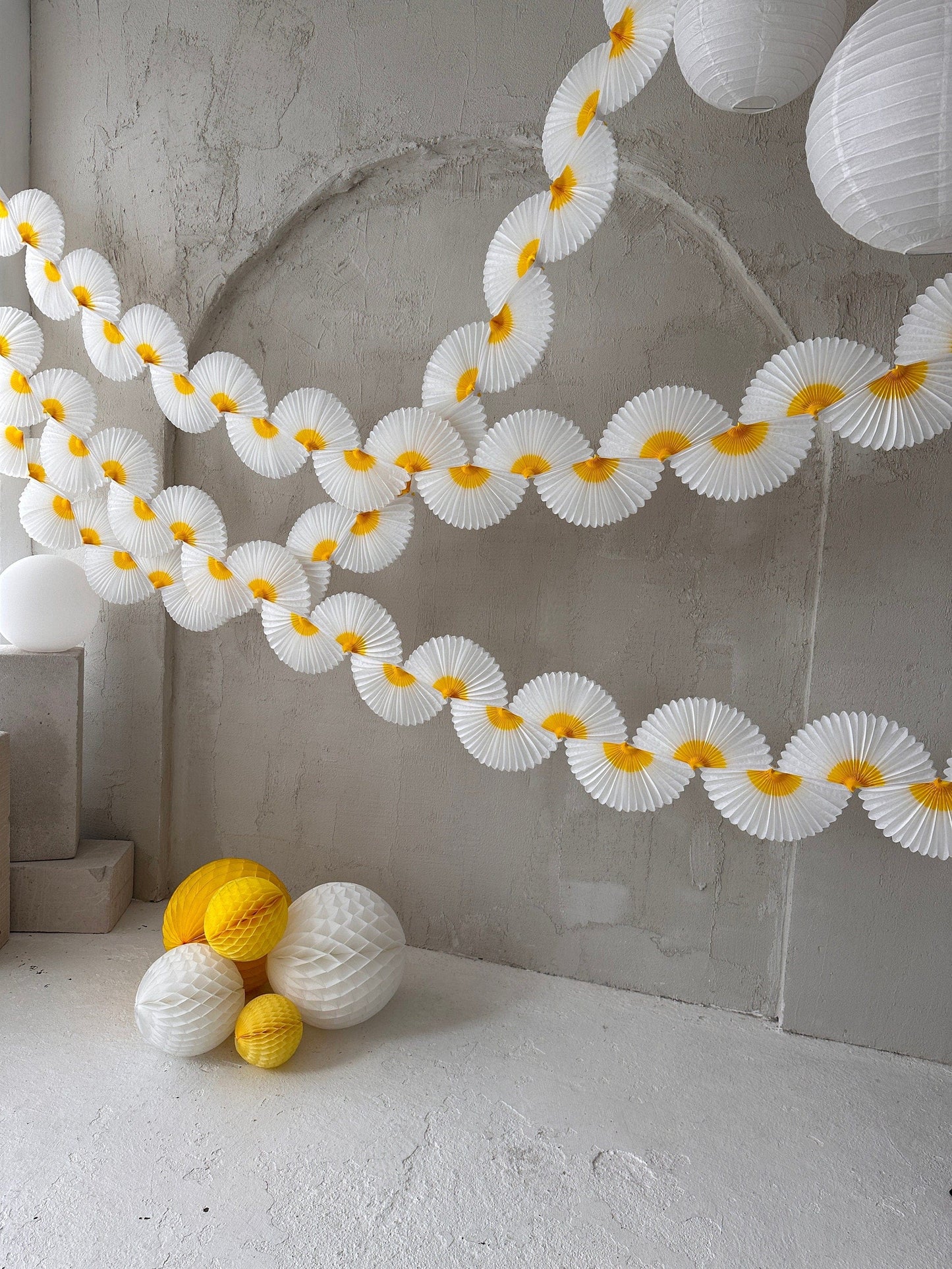 Daisy paper party garland, 360cm, daisies birthday decorations, wedding bunting, bridal shower banner, boho party hanging, hippie party