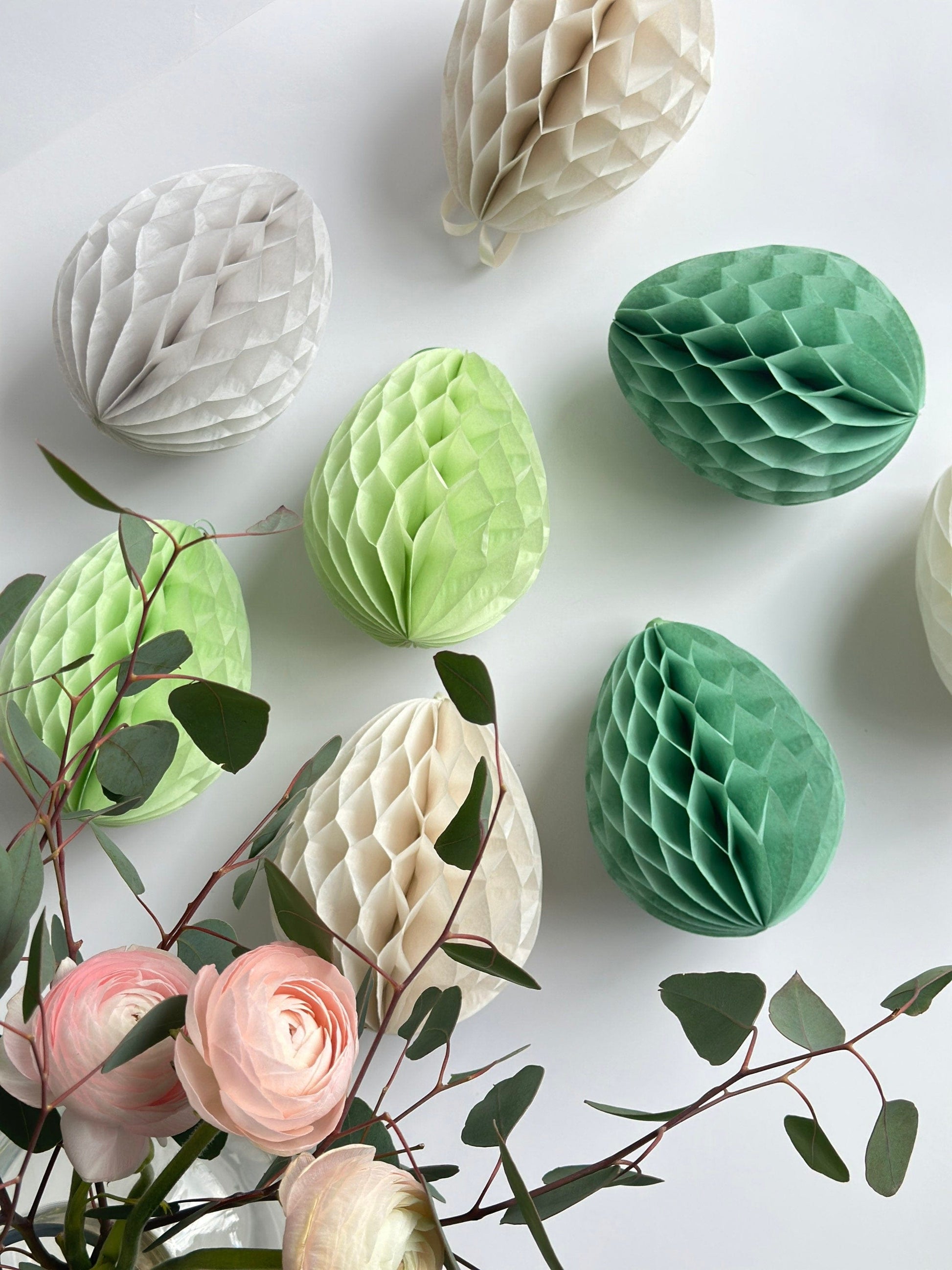 Paper honeycomb easter eggs decorations | paper easter decorations | honeycomb paper eggs lilac