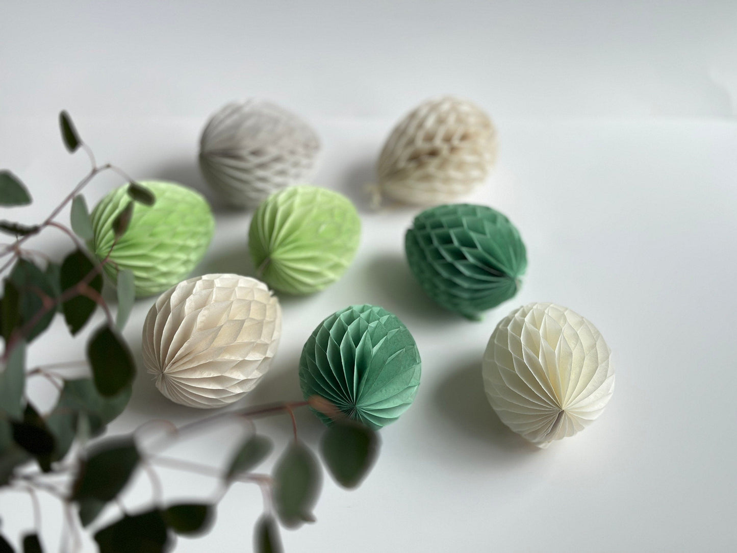 Paper honeycomb easter eggs decorations | paper easter decorations | honeycomb paper eggs