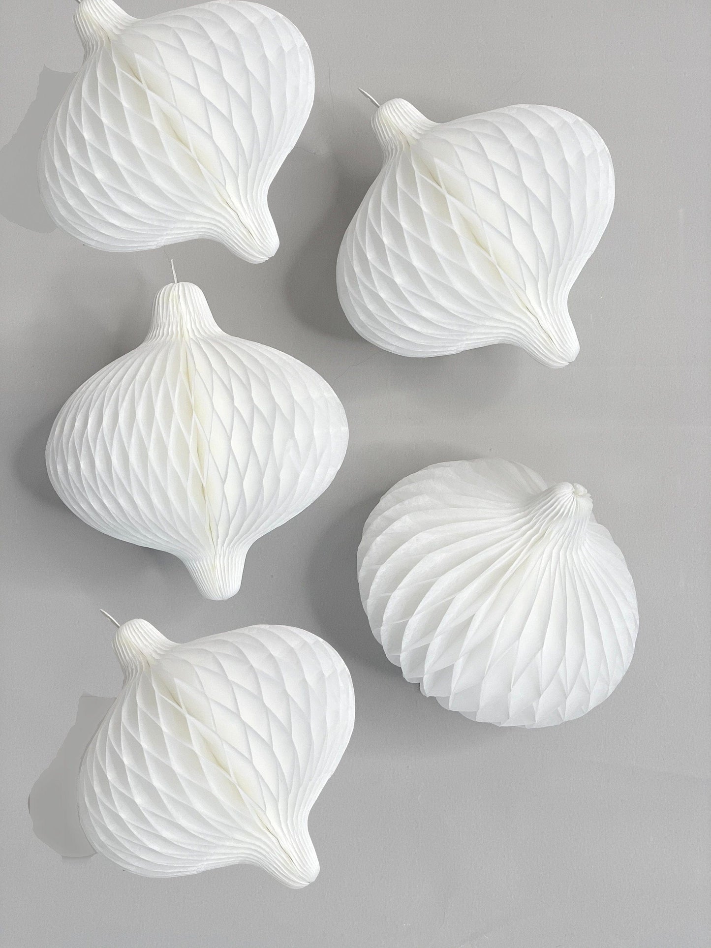 Paper Honeycomb Party Decorations -5 PCS 3D Mini White Hanging Christmas Ornament for Holiday Tree Wall New Years Decor White paper baubles