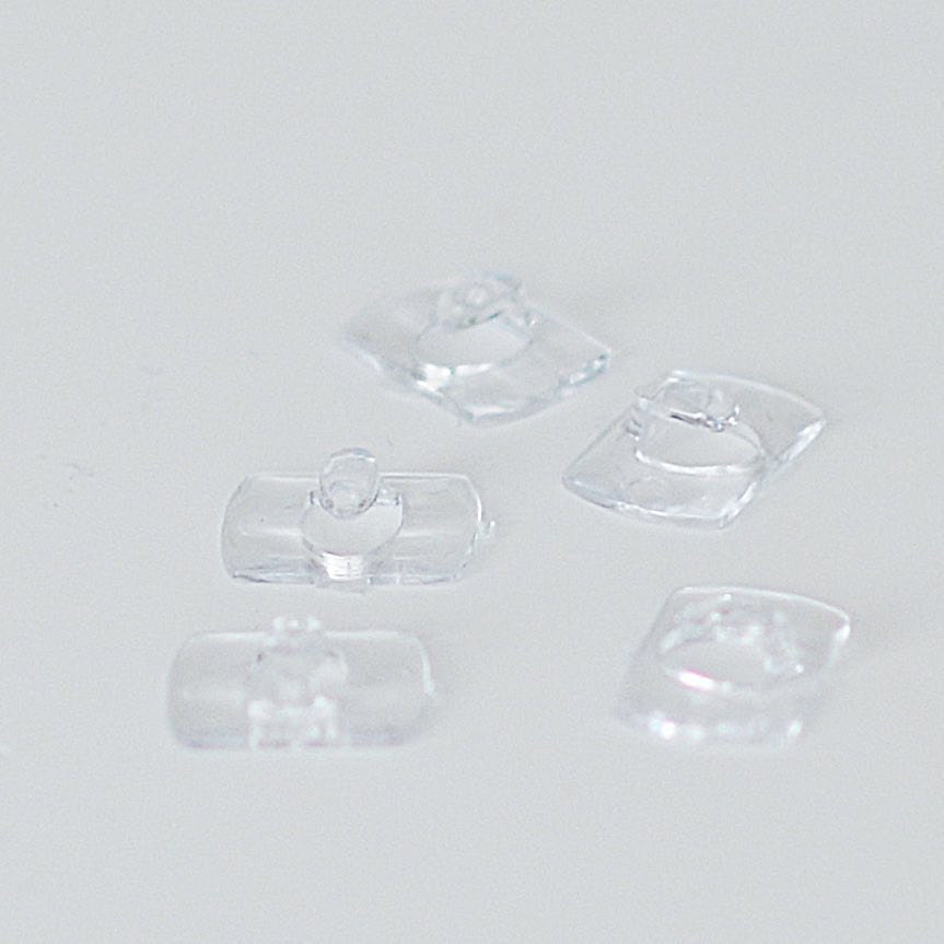 Removable , damage free  3m dorm light clips, clear, great for hanging string lights, pom poms, party decorations, strong and versatile