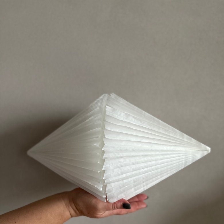 Paper  honeycomb ornaments decorations paper baubles white Christmas ornaments decor various shapes paper centrepieces photo backdrops