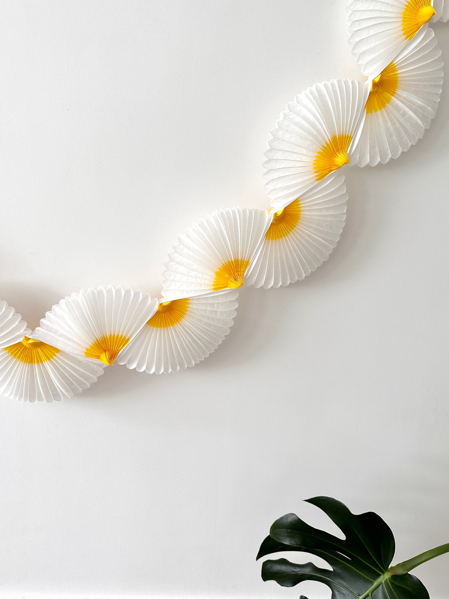 Daisy flowers paper party garland, 360cm, daisies birthday decorations, wedding bunting, bridal shower banner, boho party hanging, ceiling