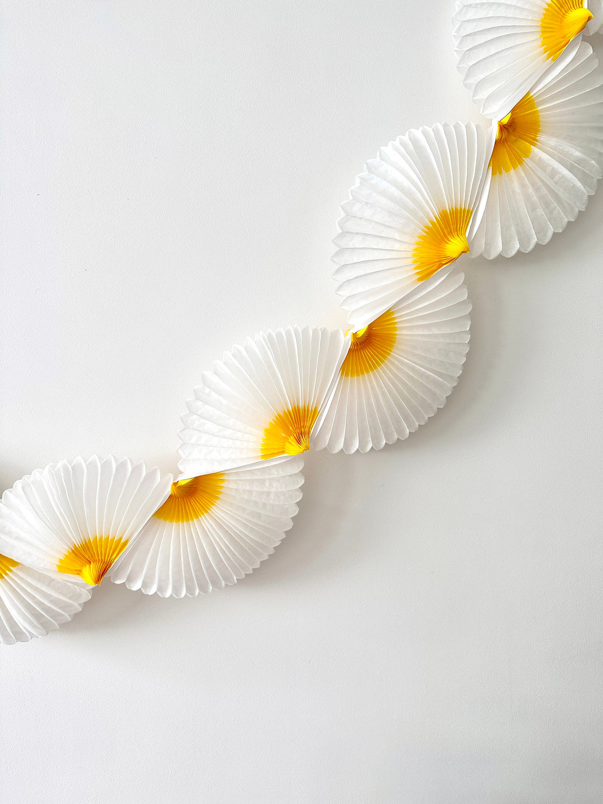 Paper Daisy Garland, Boho Groovy Party Backdrop, Hippie Birthday Decor, Spring Baby Shower