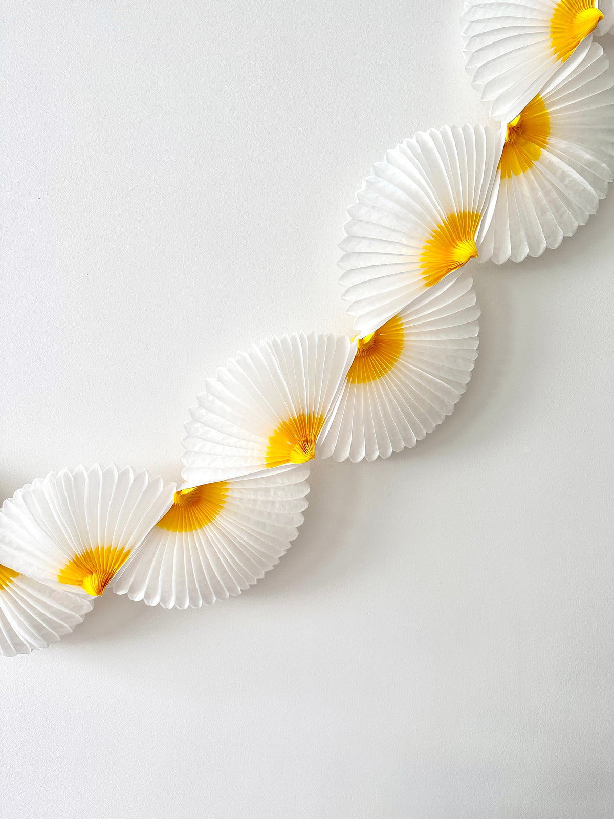 Daisy Party Decoration Set, Yellow White Paper Garland, Fans and Honeycombs