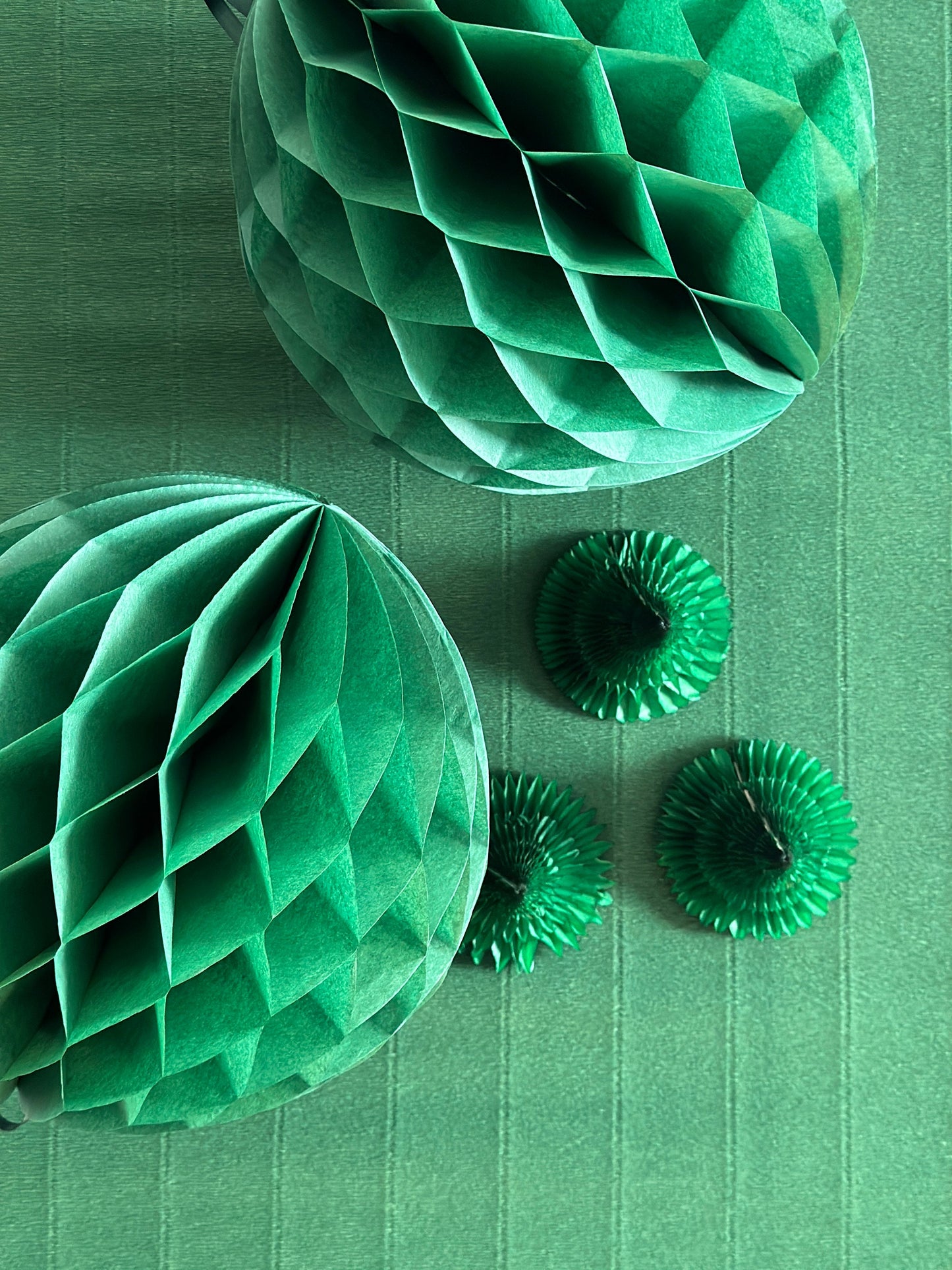 Kelly green paper honeycomb ball