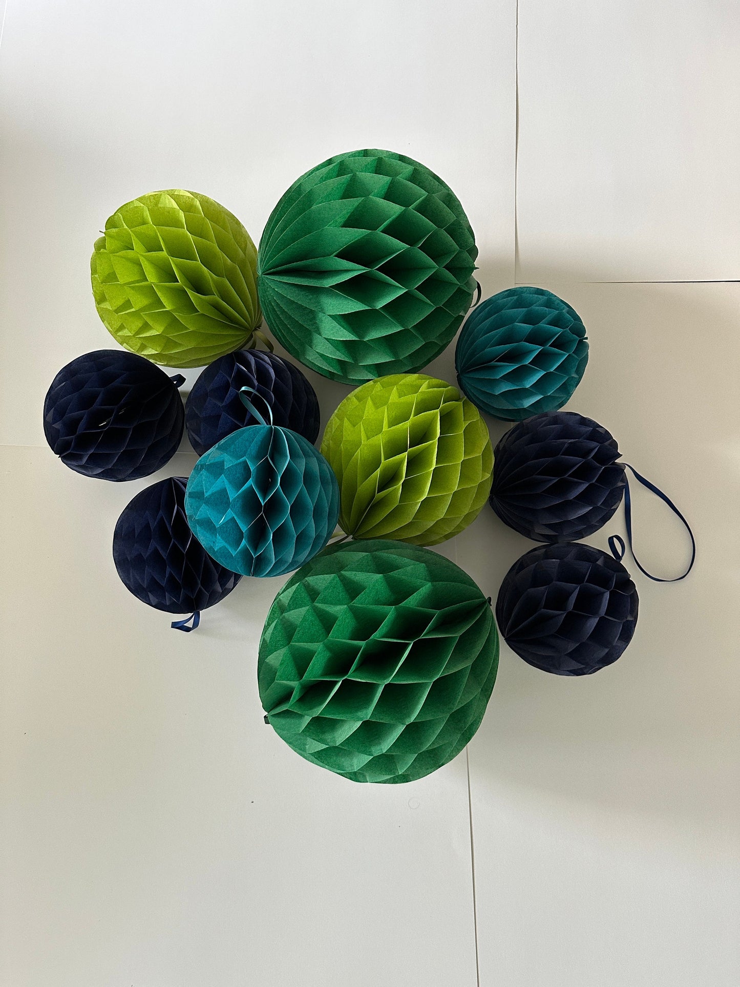 Kelly green paper honeycomb ball