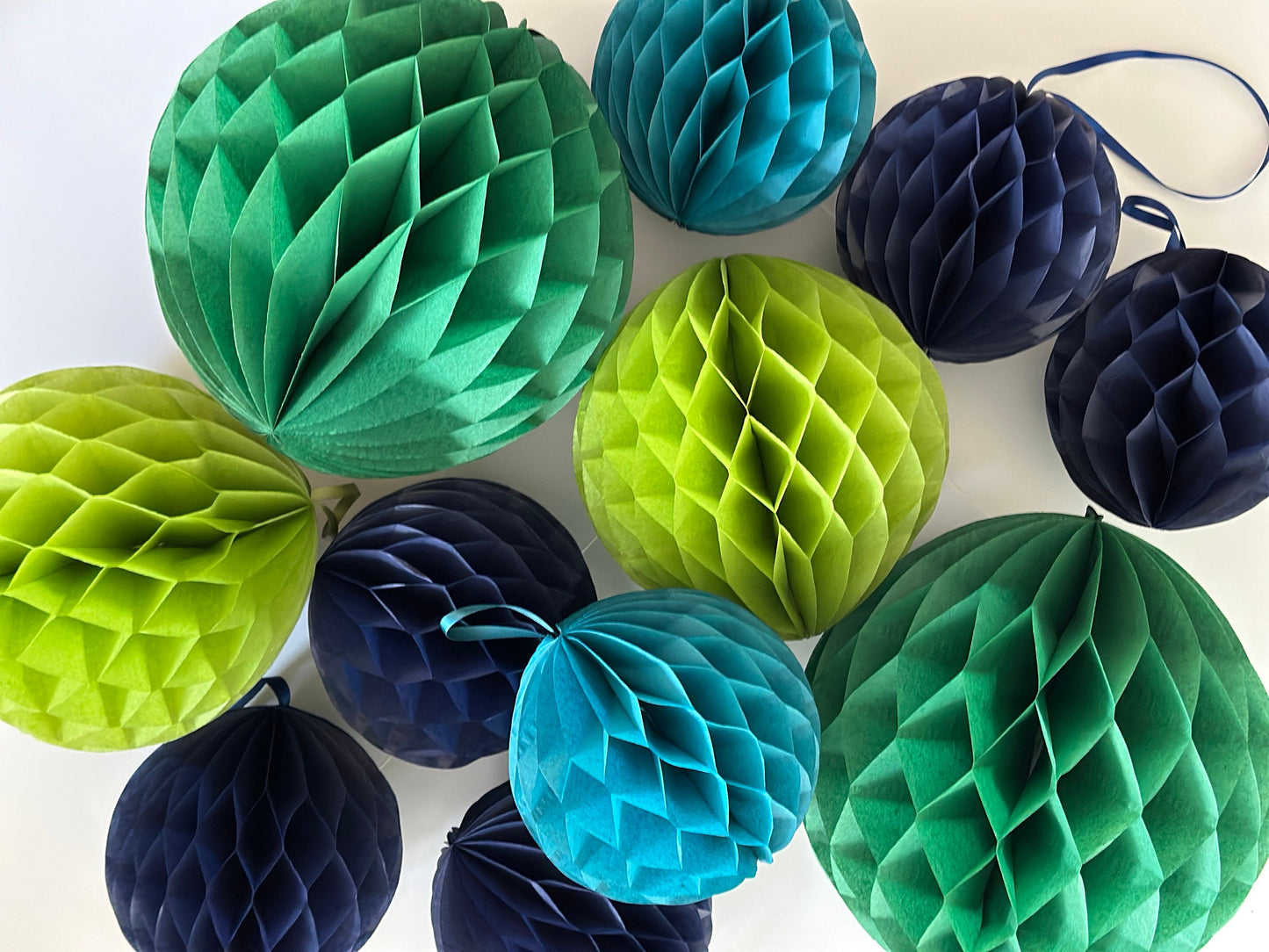 Kelly green paper honeycomb ball
