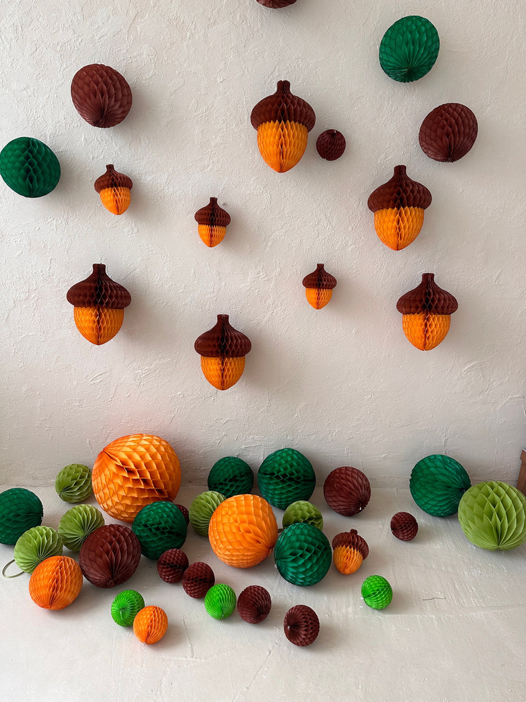 Acorns and paper honeycomb balls party decoration set forest woodland birthday party decor autumn theme eco friendly fall baby shower