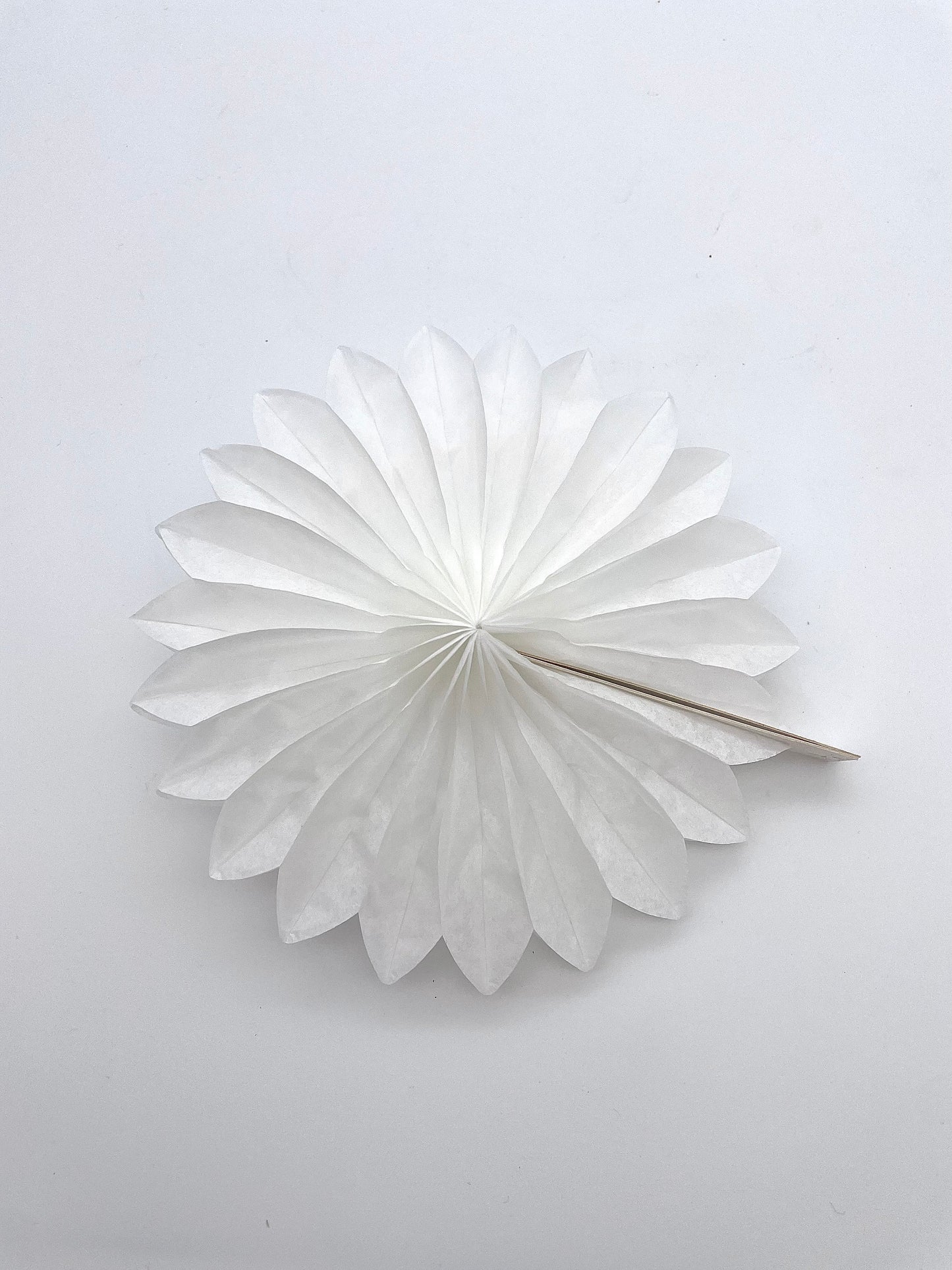 White Mini paper fans 5 fans set Christmas tree decorations Holiday home baby shower Wedding birthday party table window decorations