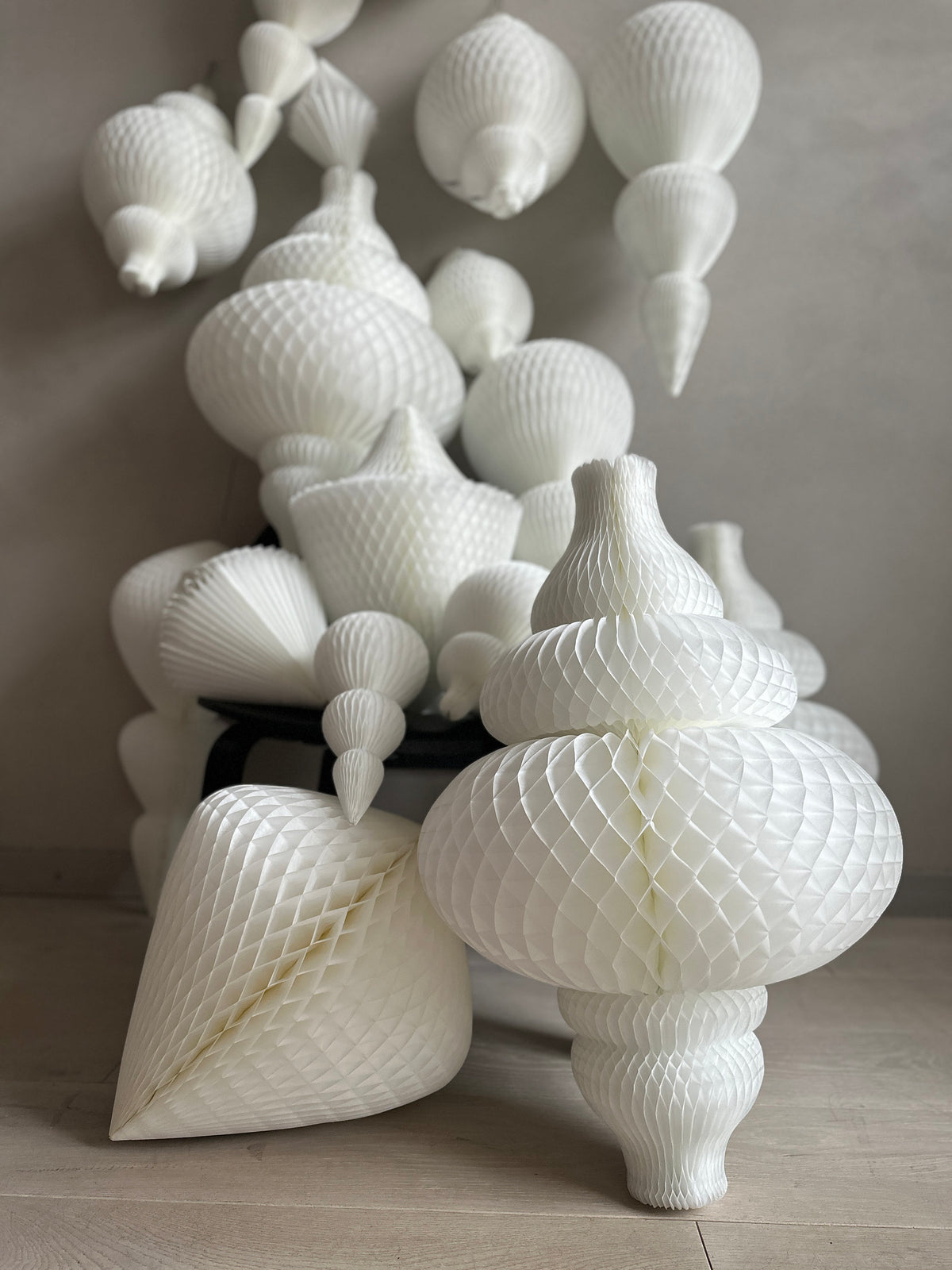 White Honeycomb Paper Ornament Set – Elegant Wedding Party, Window Display, Photo Backdrop Decor