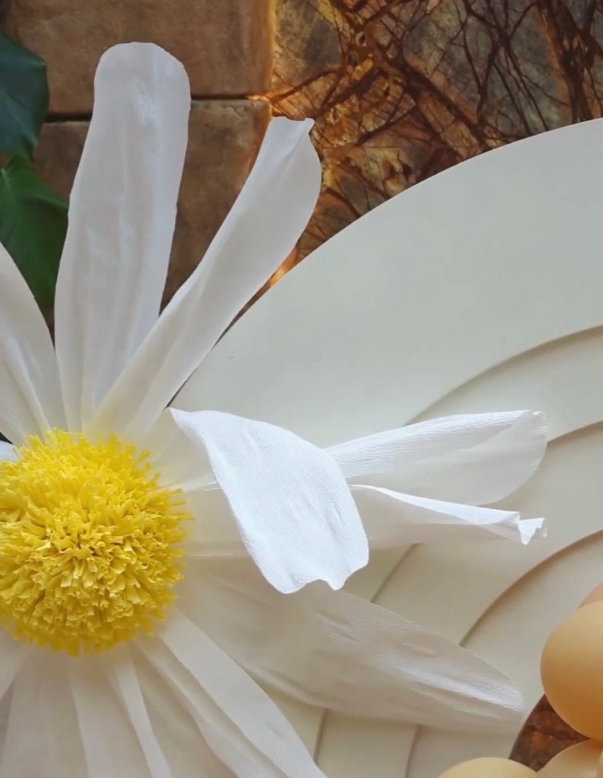 Huge paper flowers - Daisy party decorations various sizes - crepe paper flowers Decor for Weddings and birthday party decor photo backdrop
