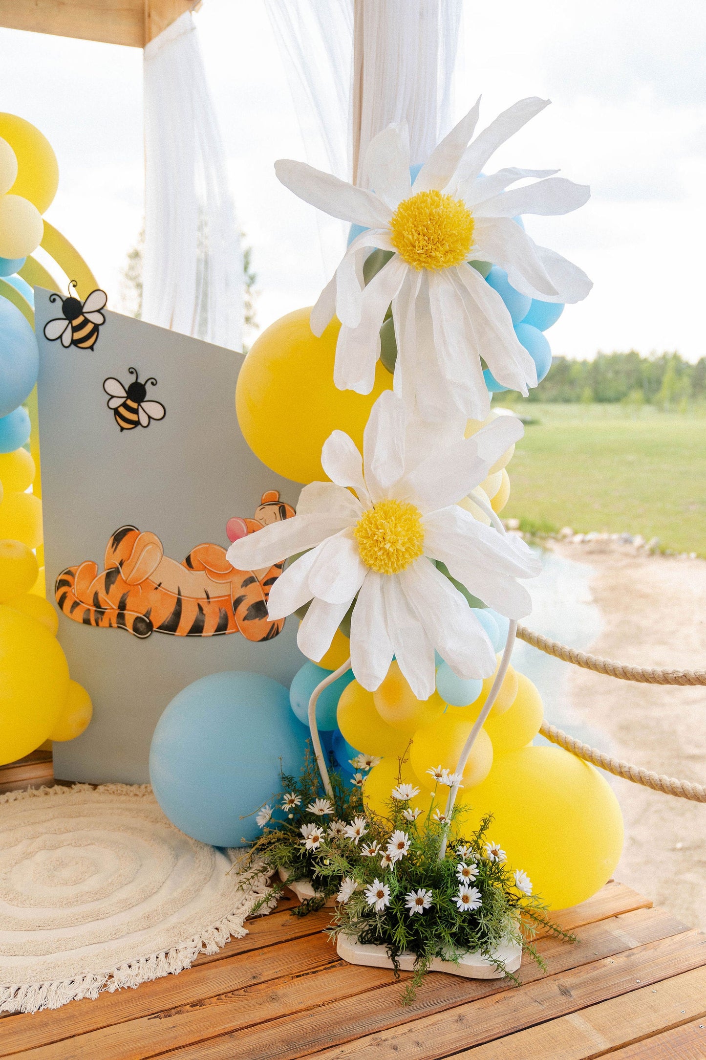 Huge paper flowers - Daisy party decorations various sizes - crepe paper flowers Decor for Weddings and birthday party decor photo backdrop