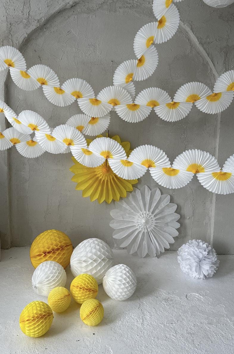Daisy Party Decoration Set, Yellow White Paper Garland, Fans and Honeycombs