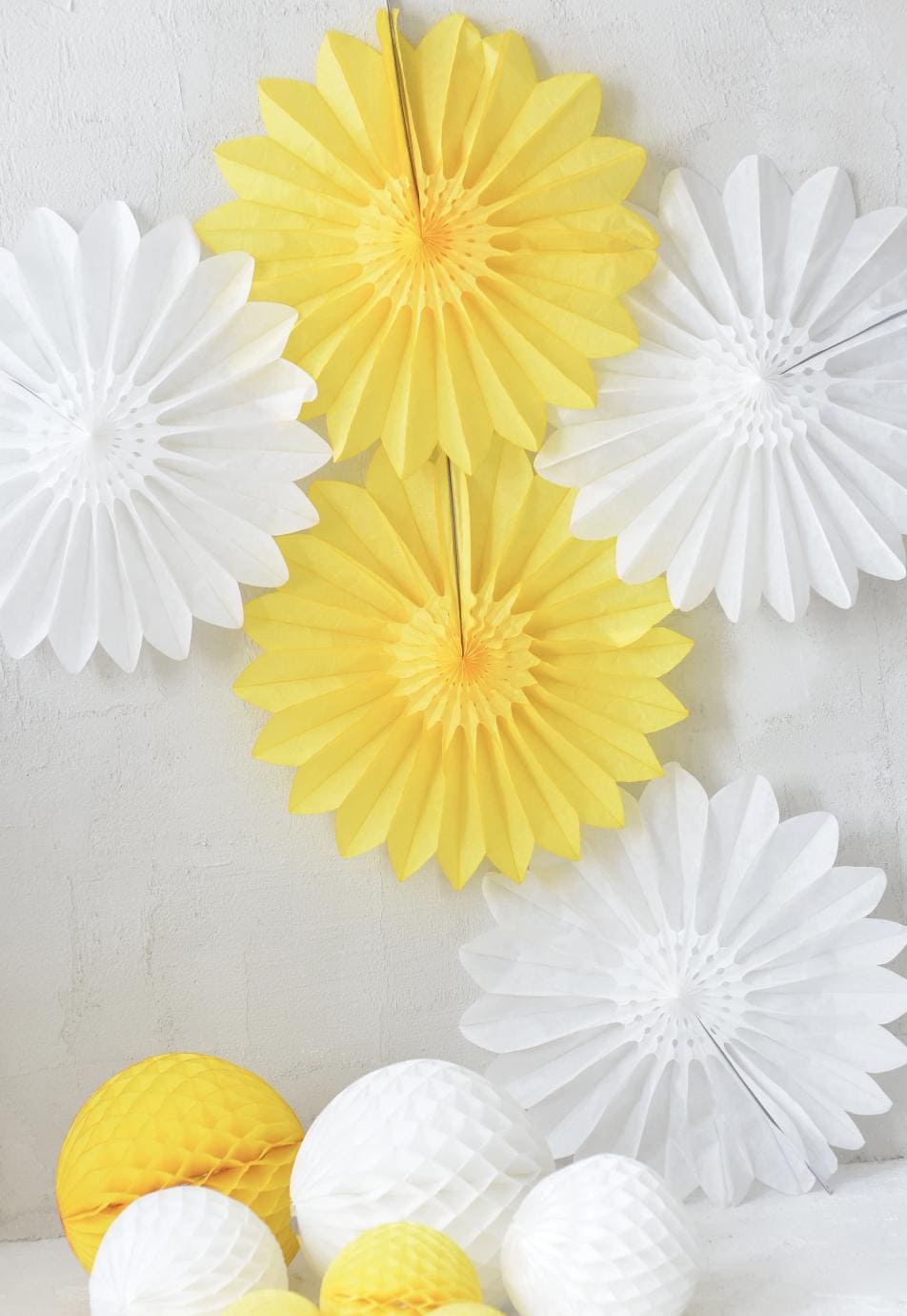 Daisy Party Decoration Set, Yellow White Paper Garland, Fans and Honeycombs