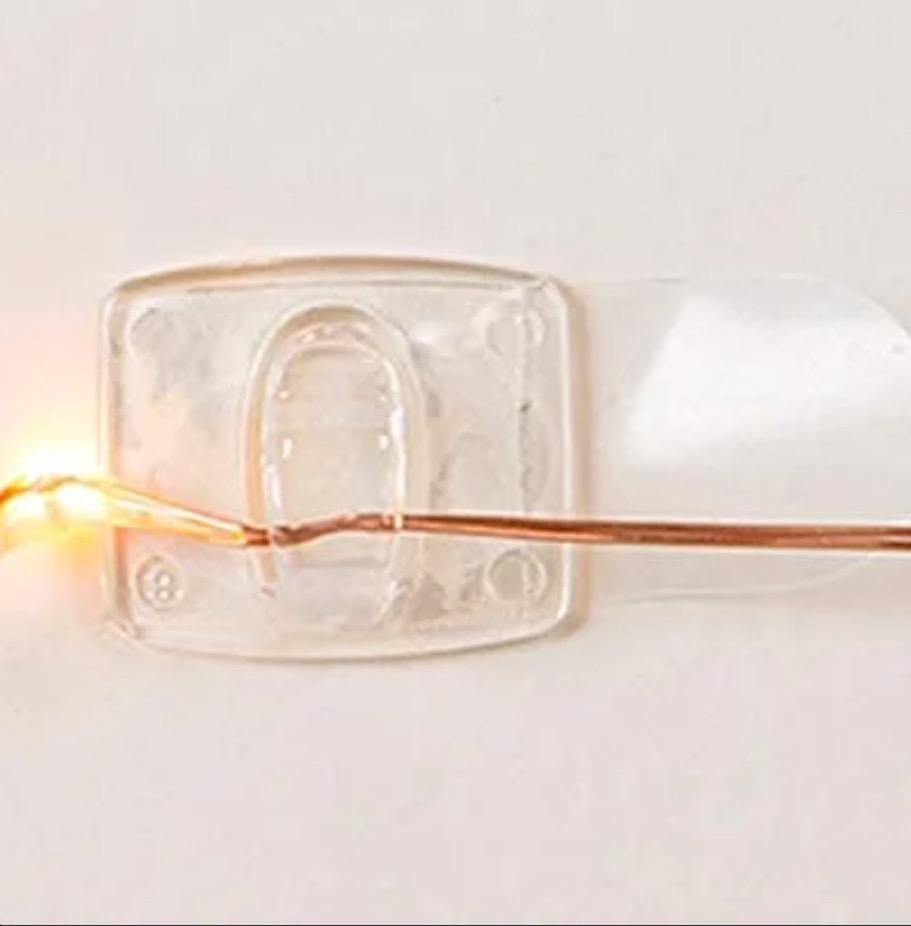 Removable , damage free  3m dorm light clips, clear, great for hanging string lights, pom poms, party decorations, strong and versatile
