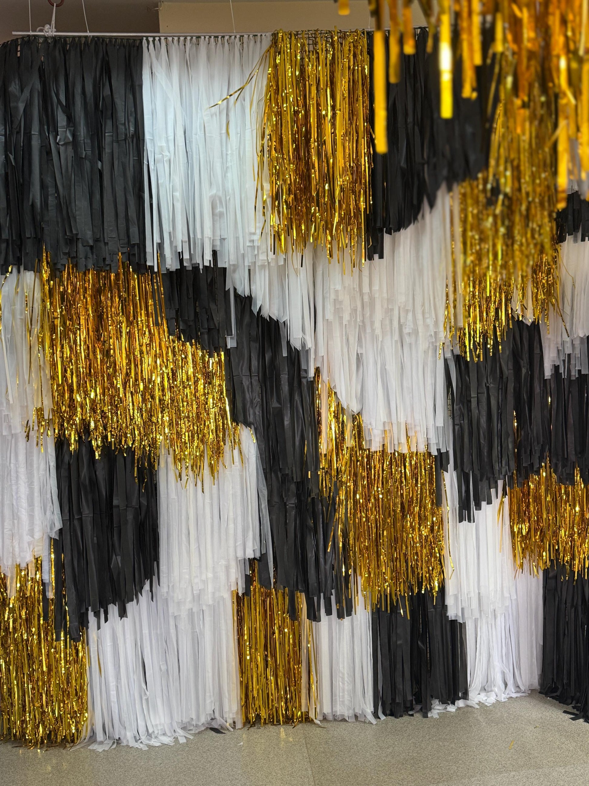 Handmade Fringe Backdrop – Black, White, Gold Photo Streamer Wall for Parties, Wedding