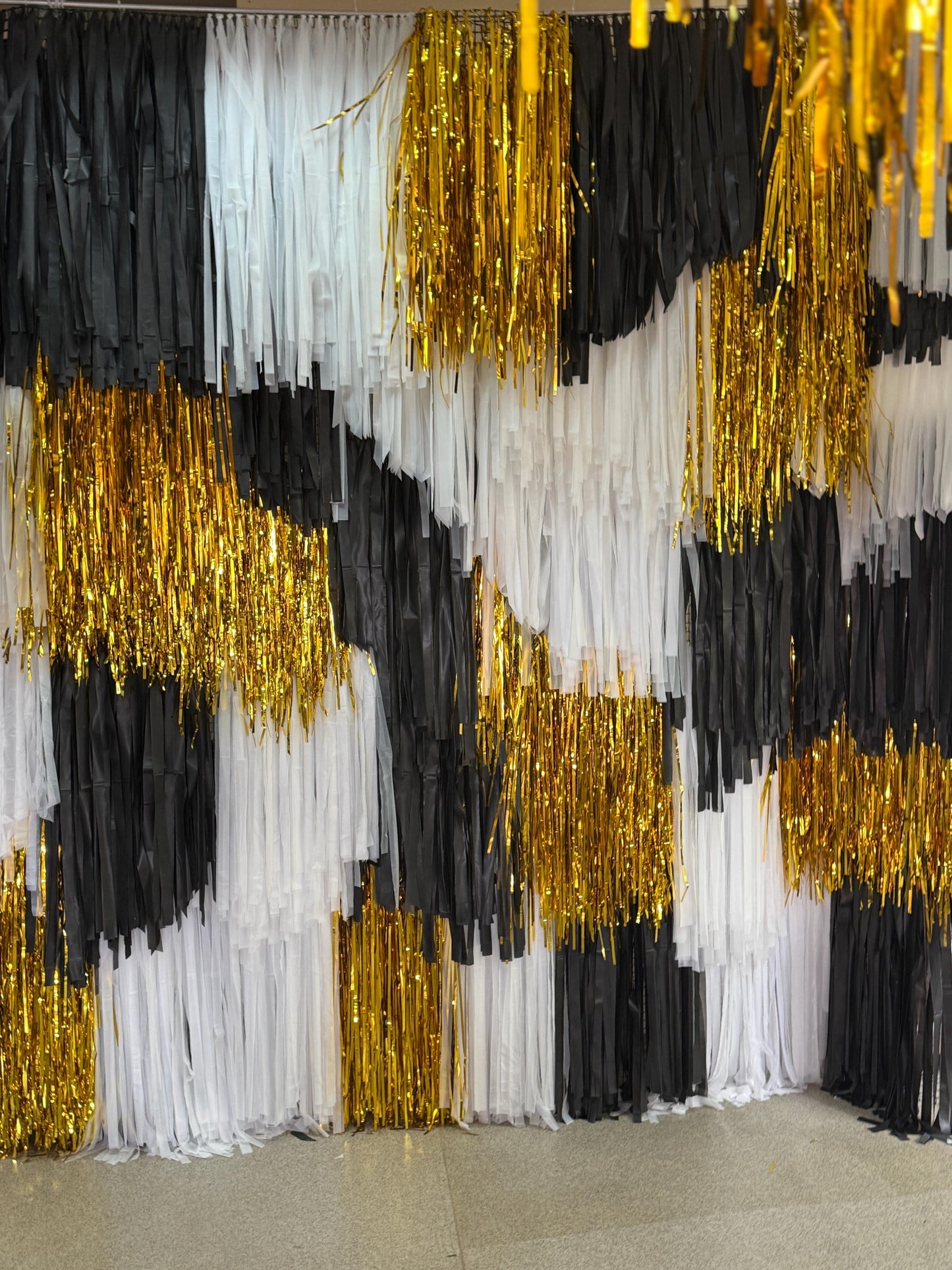 Handmade Fringe Backdrop – Black, White, Gold Photo Streamer Wall for Parties, Wedding
