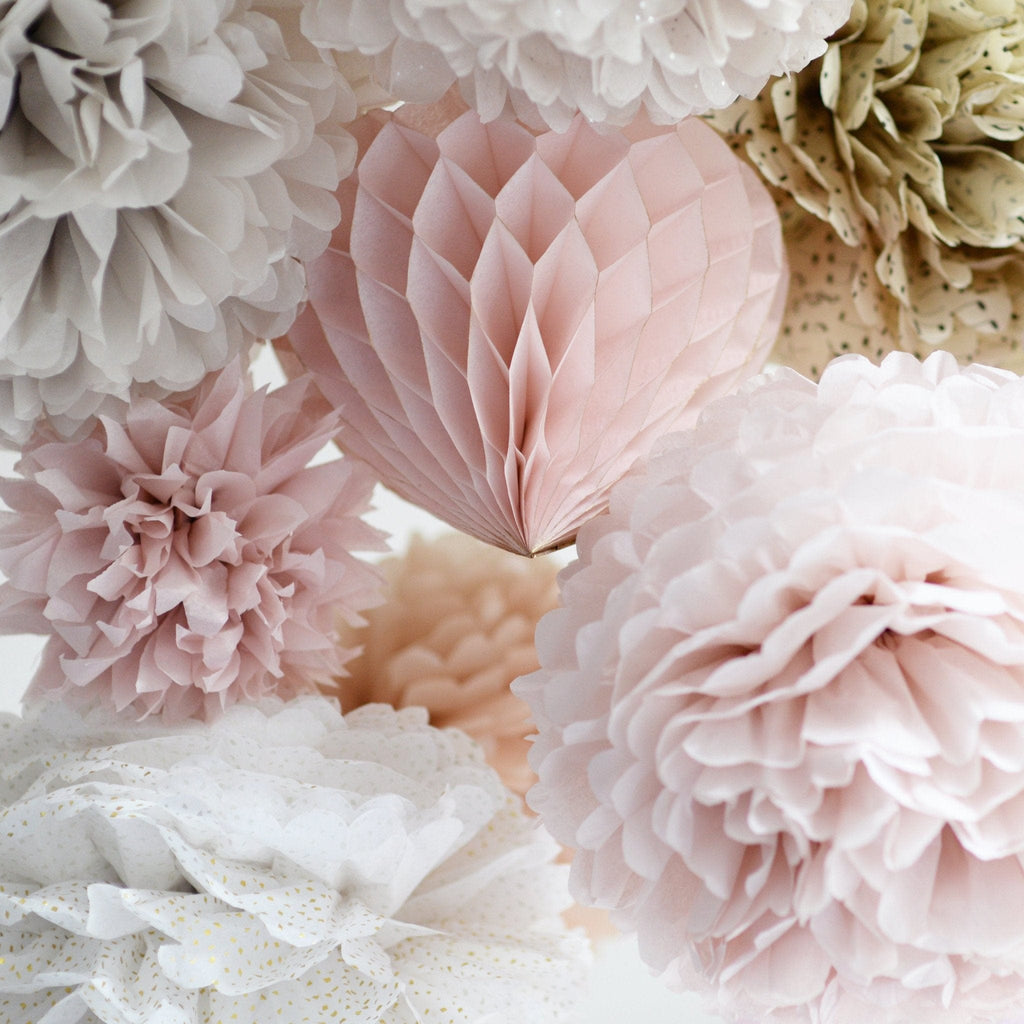 Dusty blush, champagne pom poms and honeycomb heart party set - Decopompoms