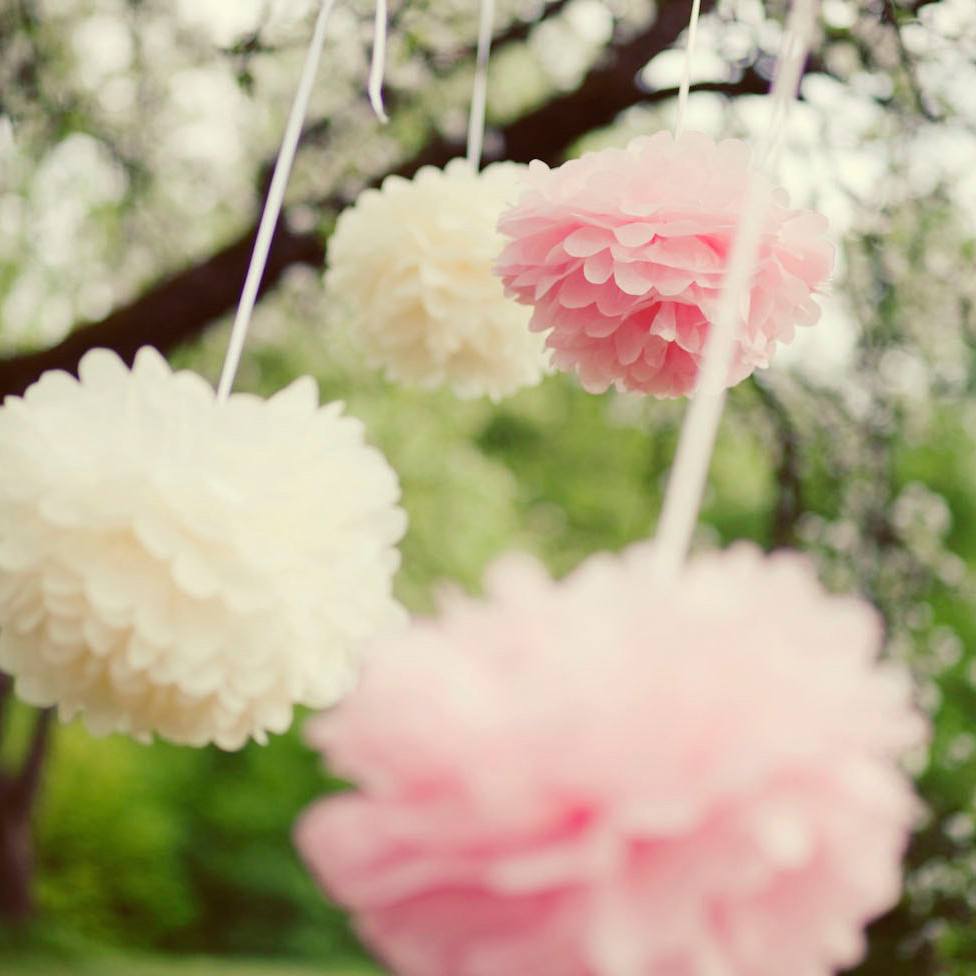 Light pink and ivory pom poms party set - Decopompoms