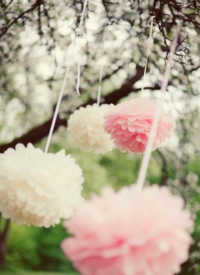 Light pink and ivory pom poms party set - Decopompoms
