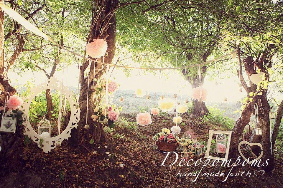 Light pink and ivory pom poms party set - Decopompoms
