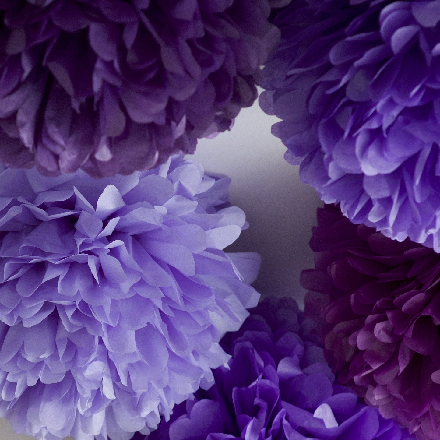 Purple charm paper pom poms party set - Decopompoms
