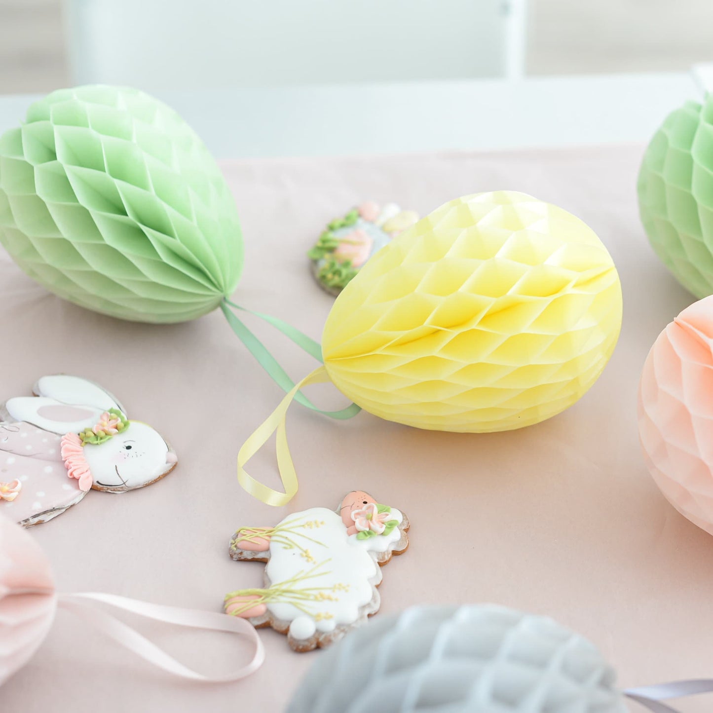 Easter Decorations - Light yellow Honeycomb paper eggs | Easter egg decorations | Colourful spring decor - Decopompoms