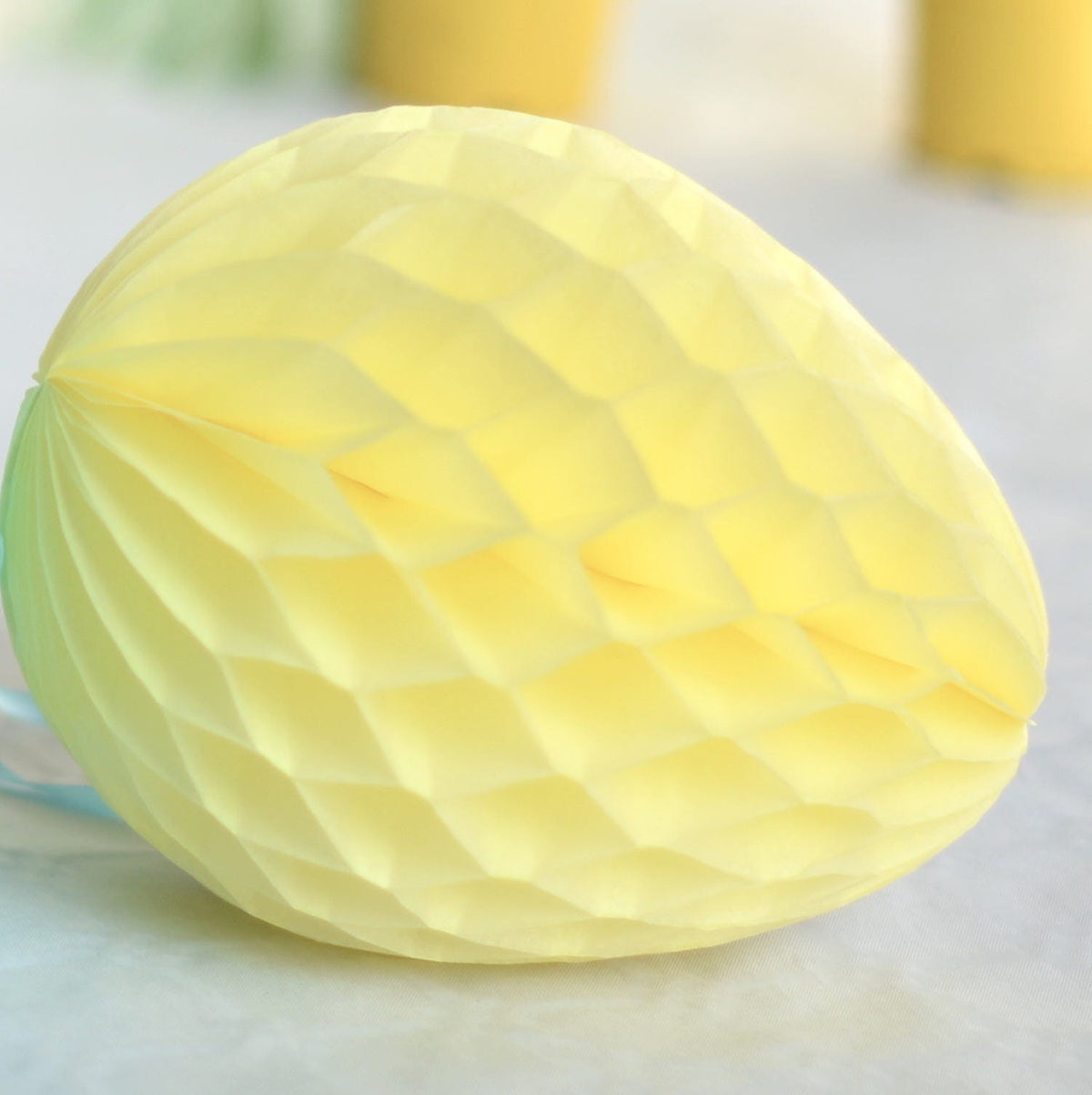 Easter Decorations - Light yellow Honeycomb paper eggs | Easter egg decorations | Colourful spring decor - Decopompoms