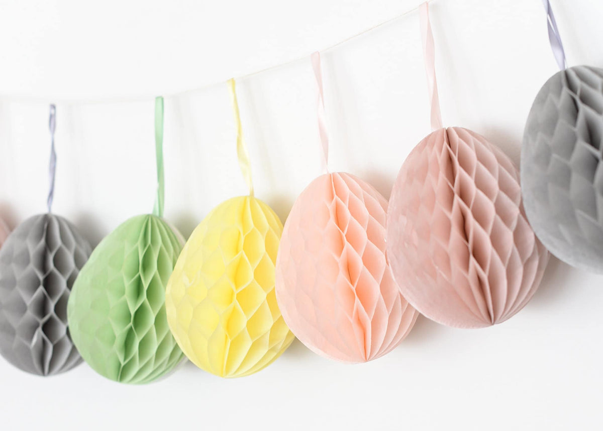 Easter Decorations - Light yellow Honeycomb paper eggs | Easter egg decorations | Colourful spring decor - Decopompoms