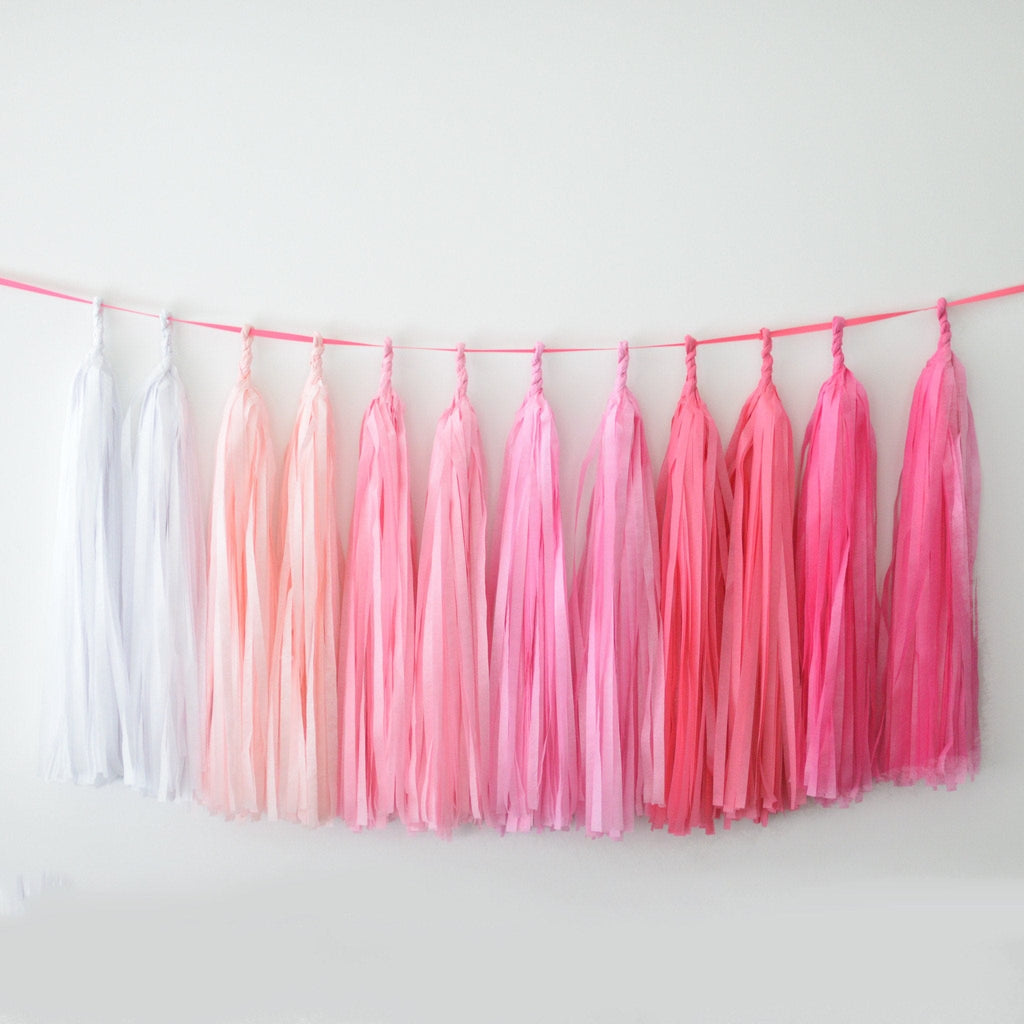 Ombre pink tissue paper tassel garland - Decopompoms