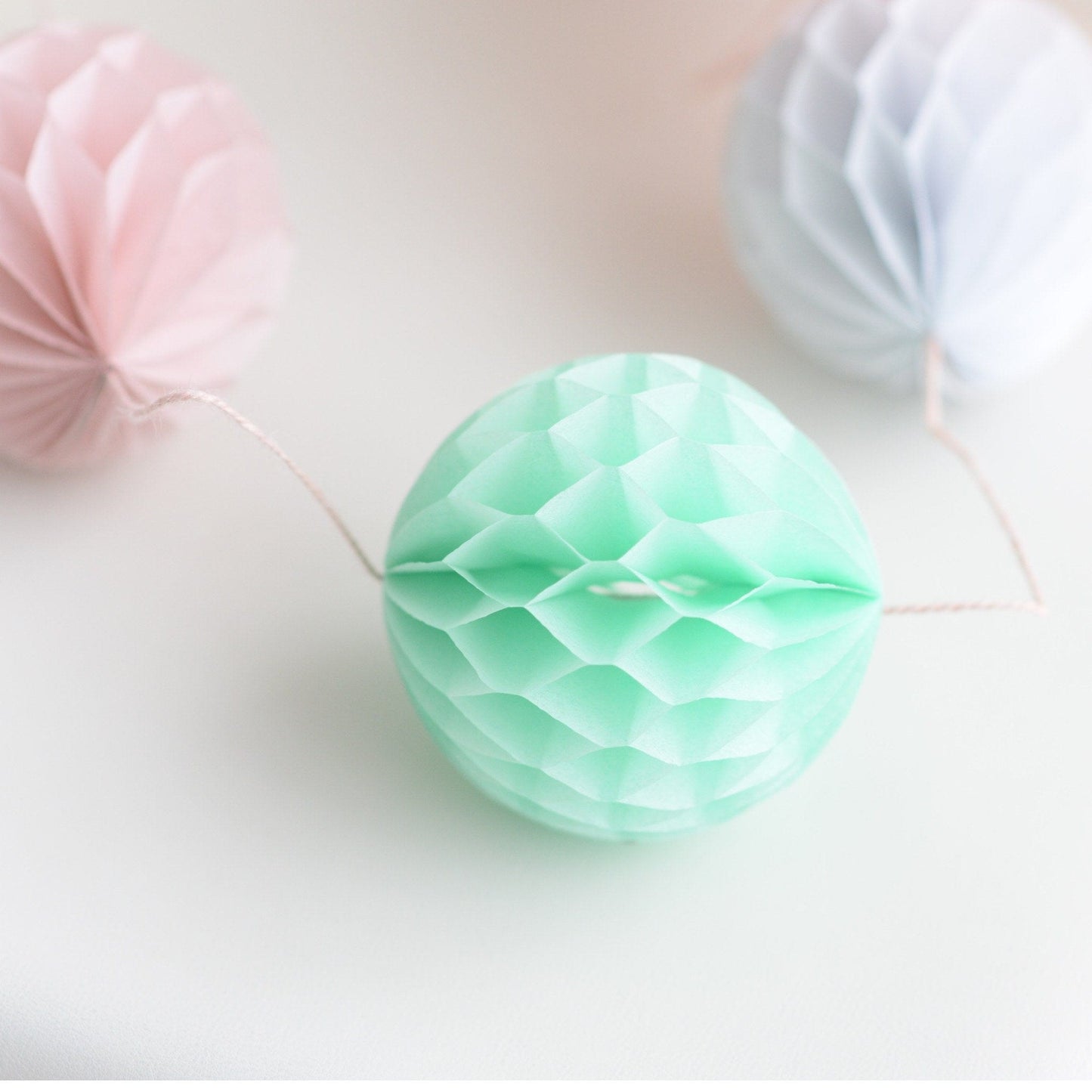 Party decor honeycomb lantern garland - Decopompoms