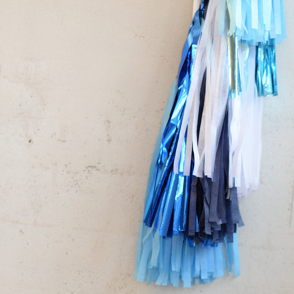 Tassel tail garland for giant balloon - custom colors and length - Decopompoms