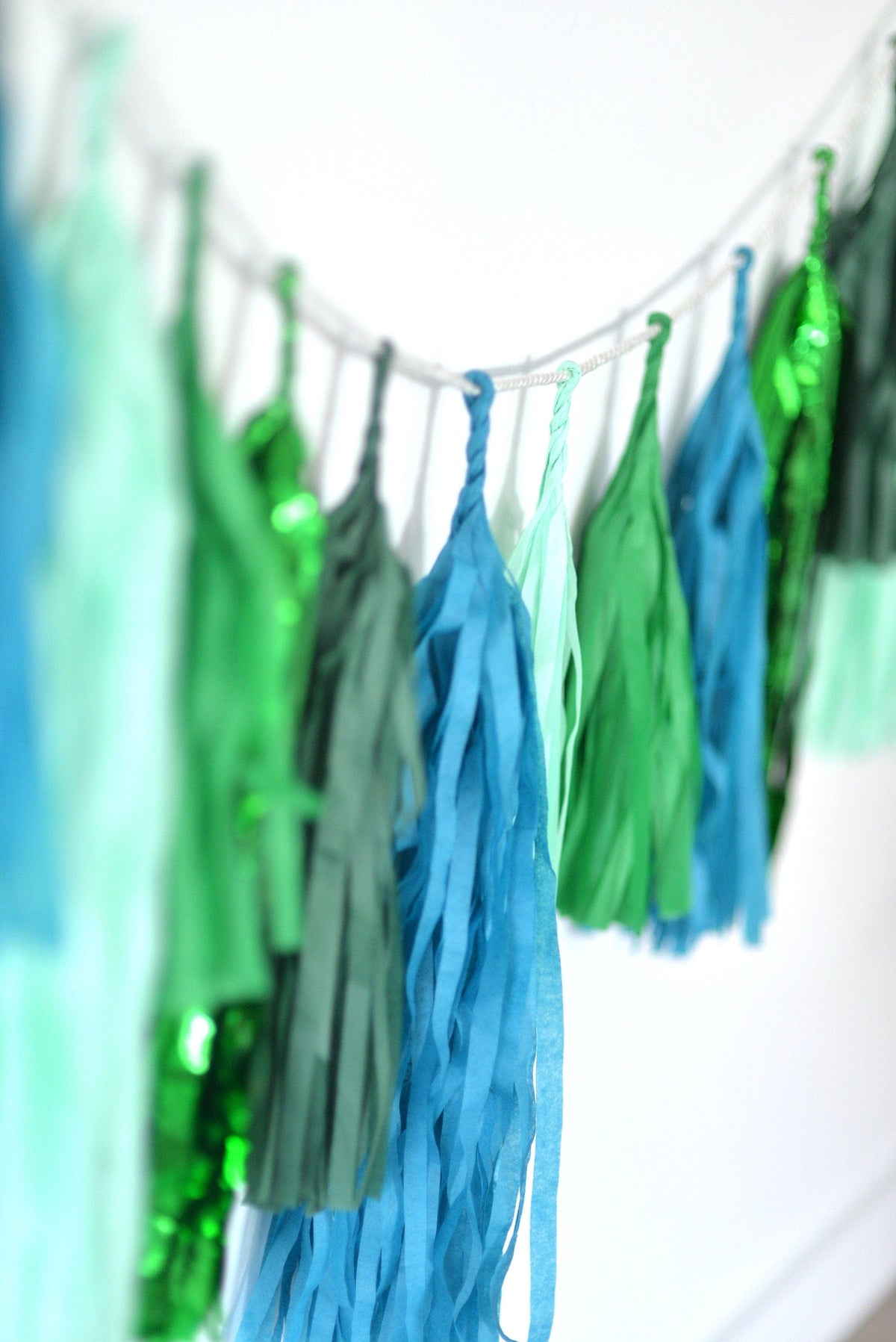 Green Paper Tassel Garland - Green sea party Birthday banner | greenery Fringe garland | Nursery garland - Decopompoms