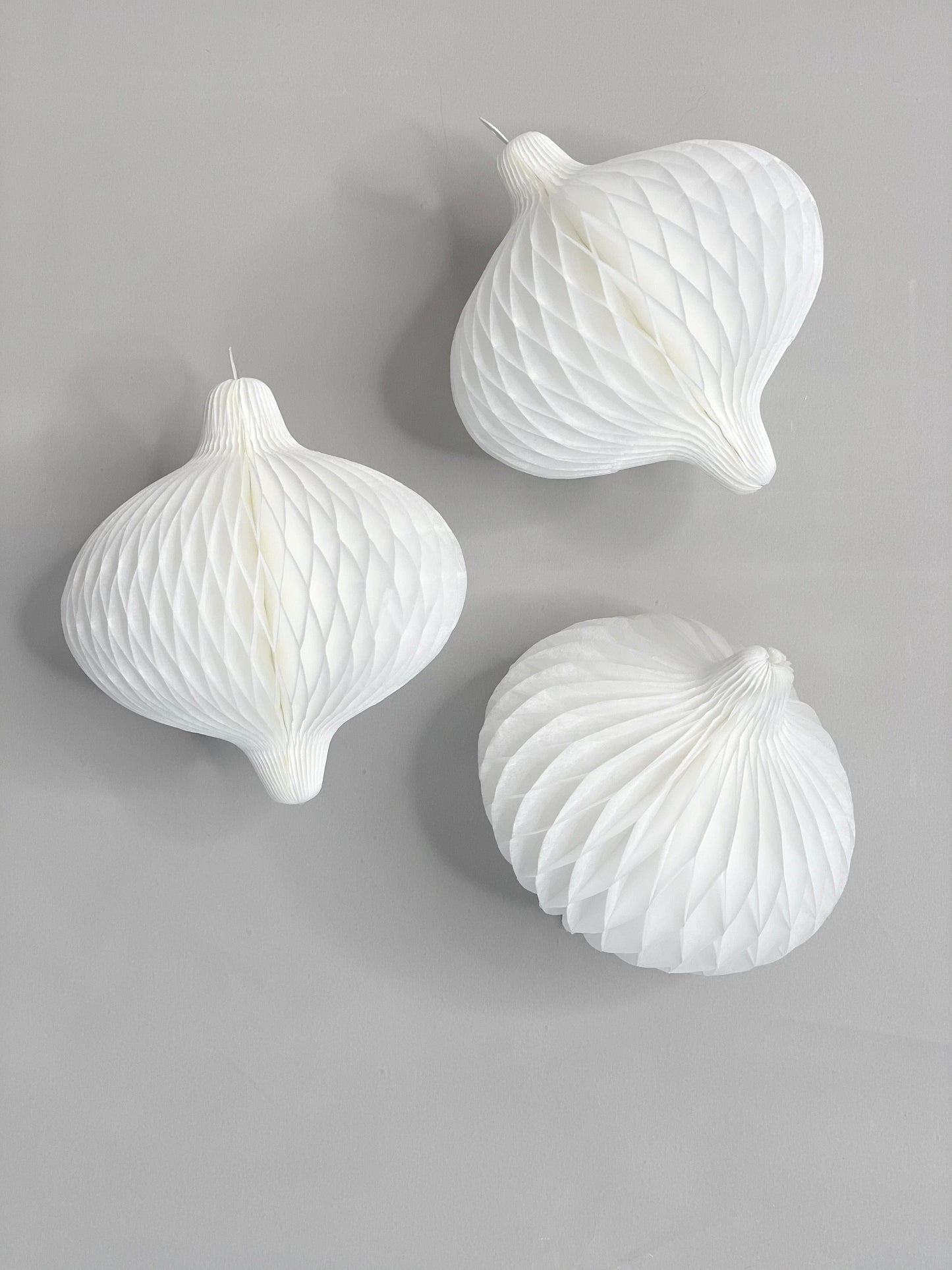 Paper honeycomb ornaments decorations | paper baubles | white Christmas decor | various shapes | centrepieces - Decopompoms