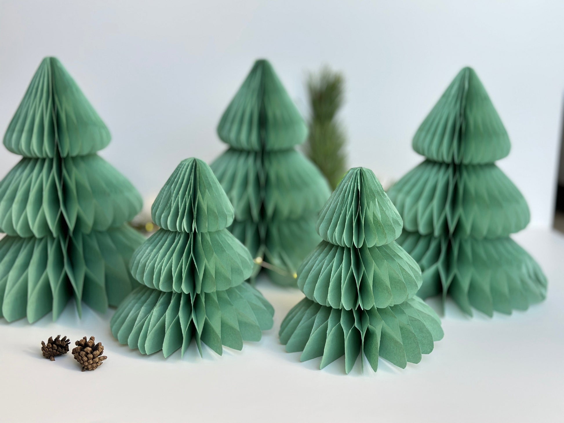 Christmas tree - Paper Honeycomb - custom color - 8"/ 20 cm - Decopompoms