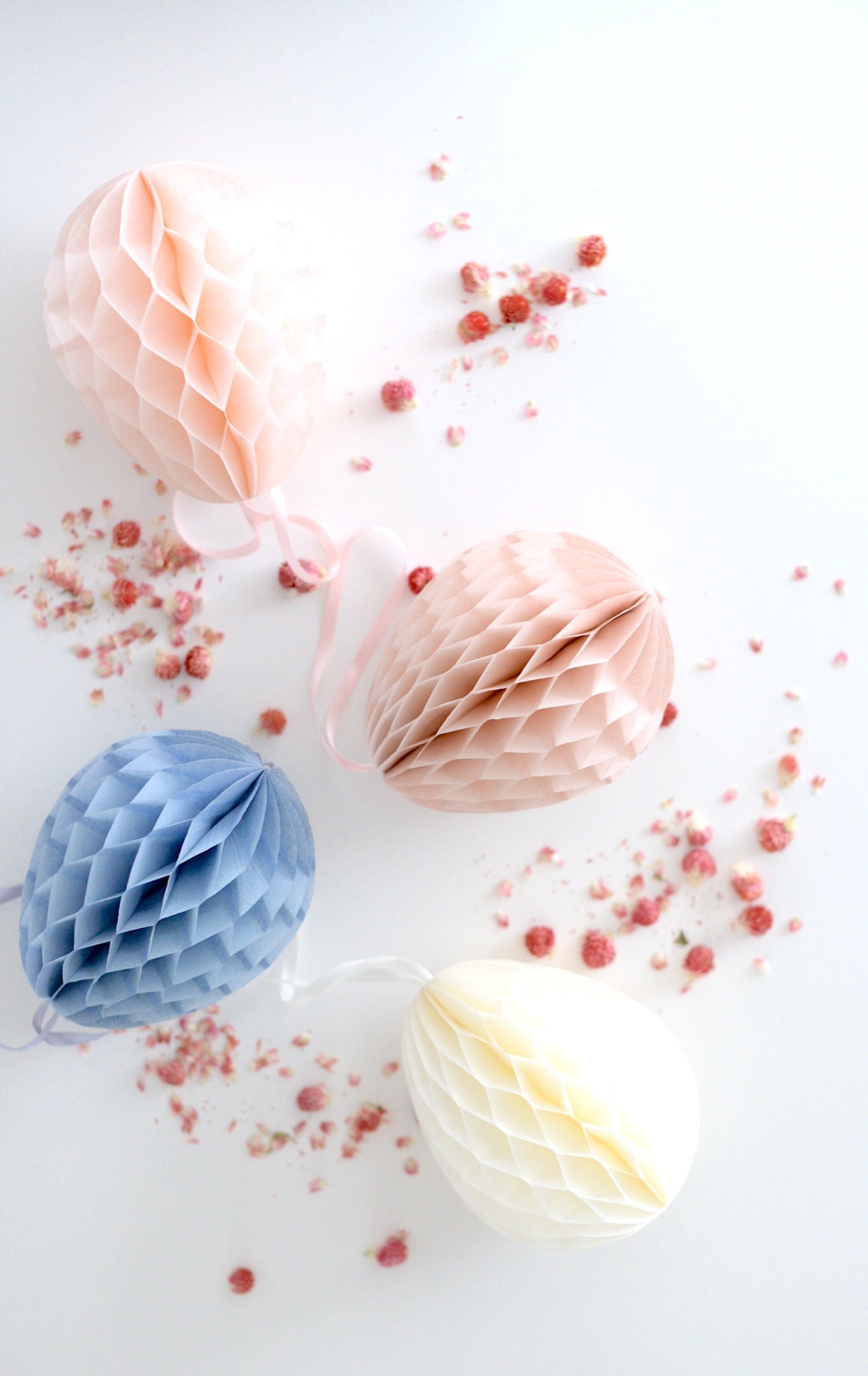 Easter egg honeycomb decoration - custom color - 15cm - Decopompoms
