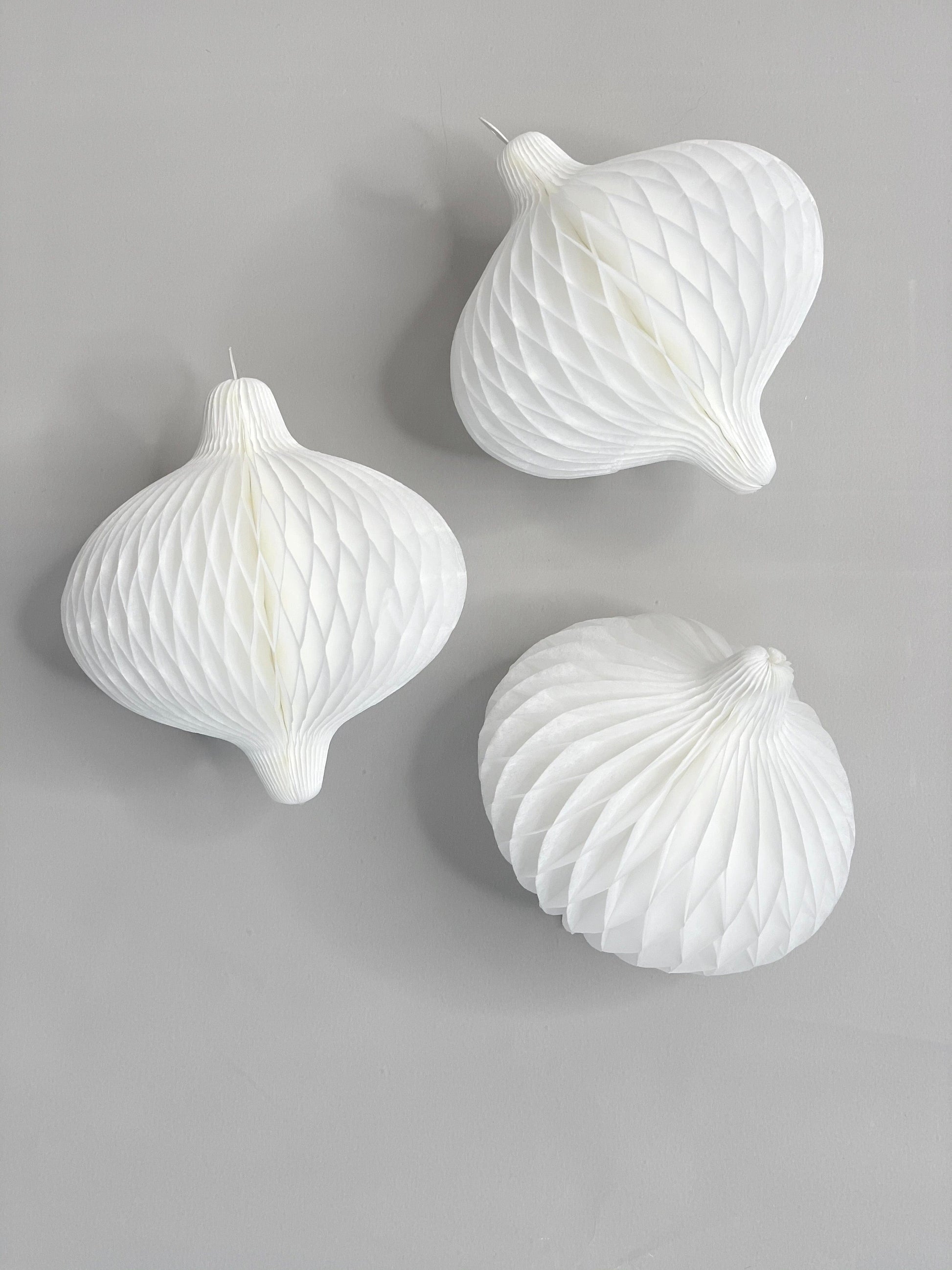Paper honeycomb ornaments decorations | paper baubles | white Christmas decor | various shapes | centrepieces - Decopompoms