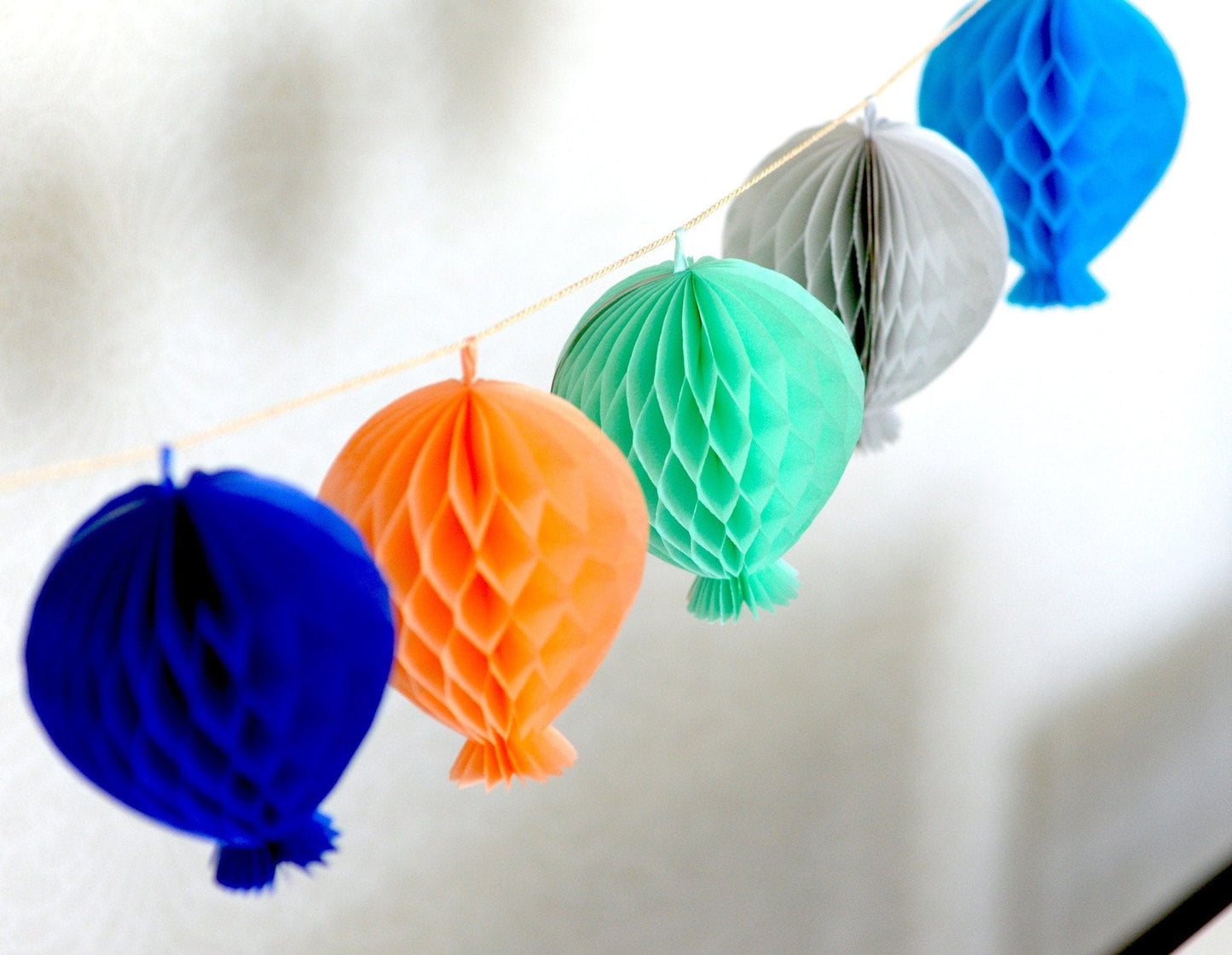 Paper Honeycomb balloon decoration - custom color - 25cm / 10" - Decopompoms