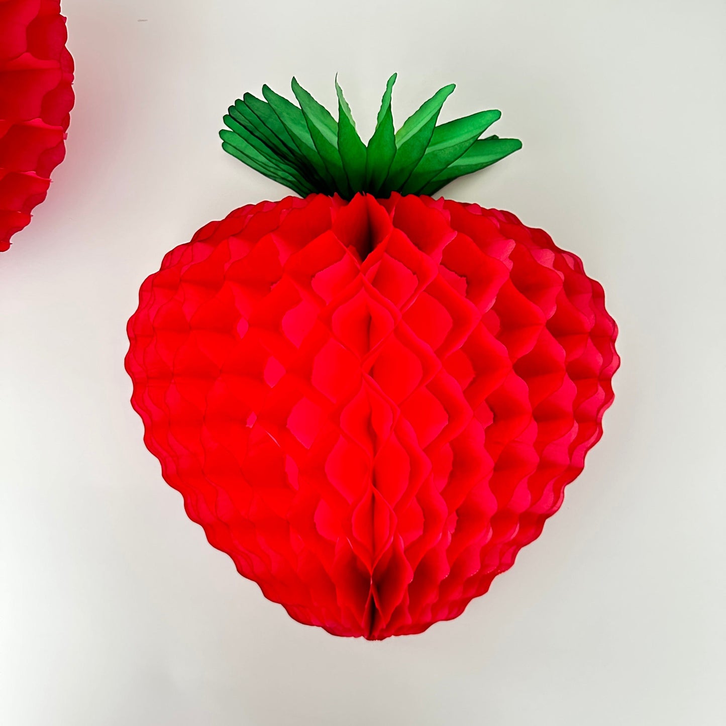 Strawberry paper honeycomb / Strawberry party theme - birthday decor - Decopompoms