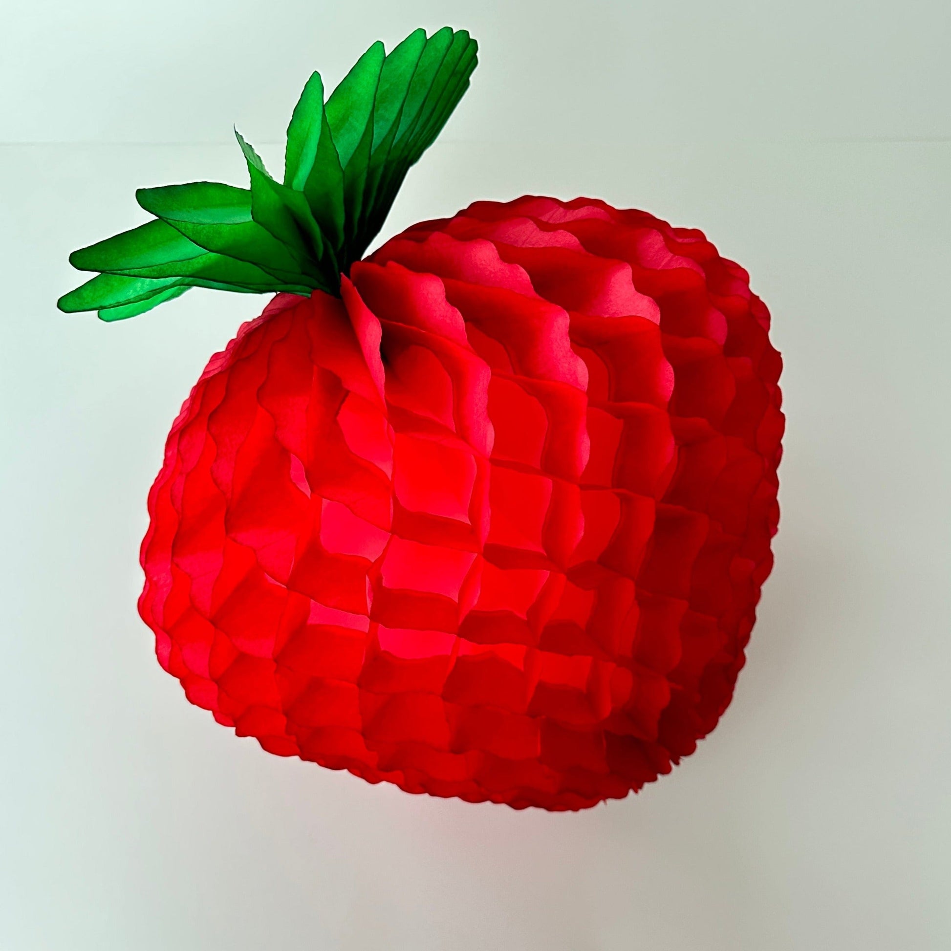 Strawberry paper honeycomb / Strawberry party theme - birthday decor - Decopompoms