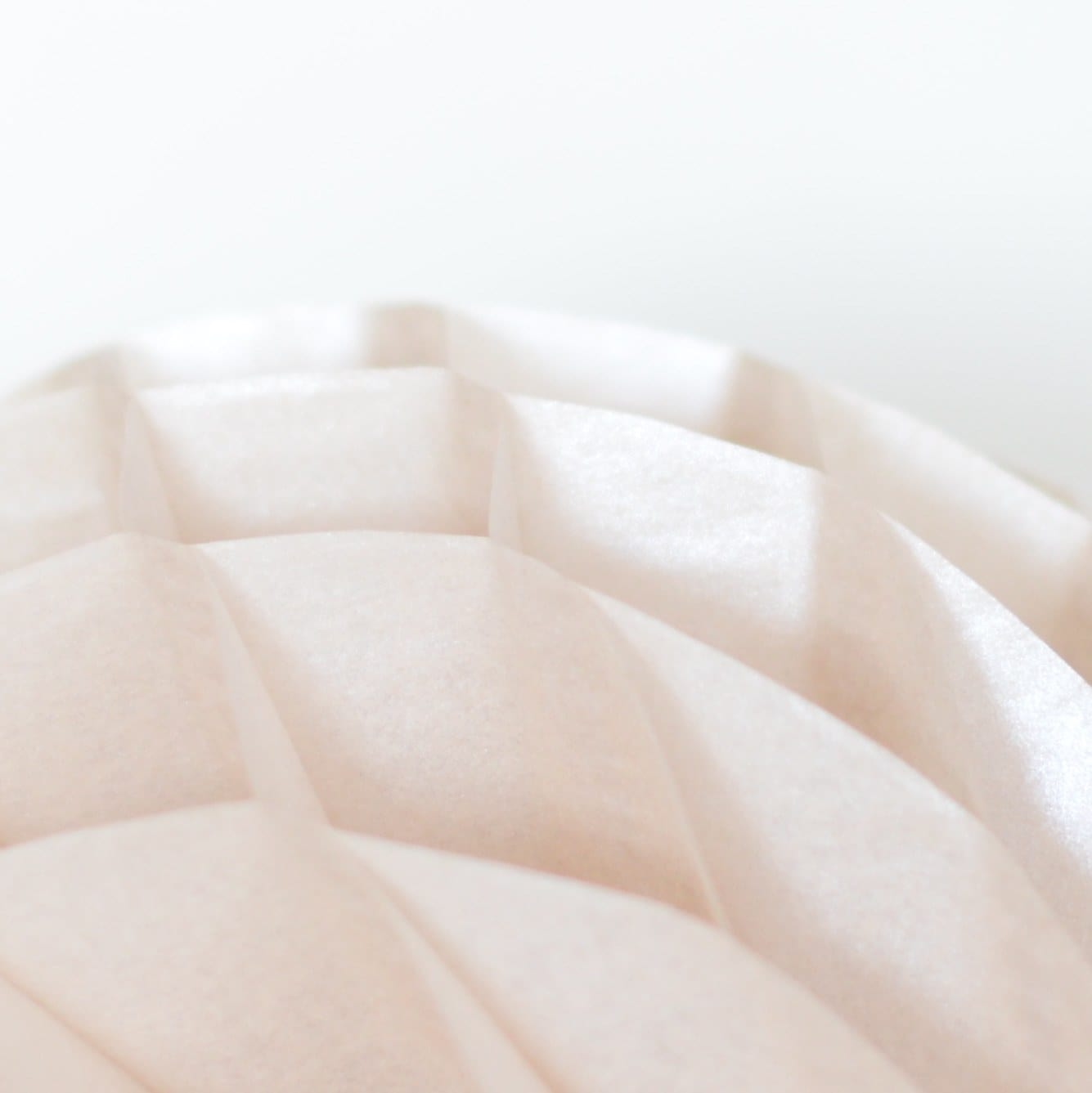 Pearlesence Champagne paper honeycomb - hanging party decoration - Decopompoms